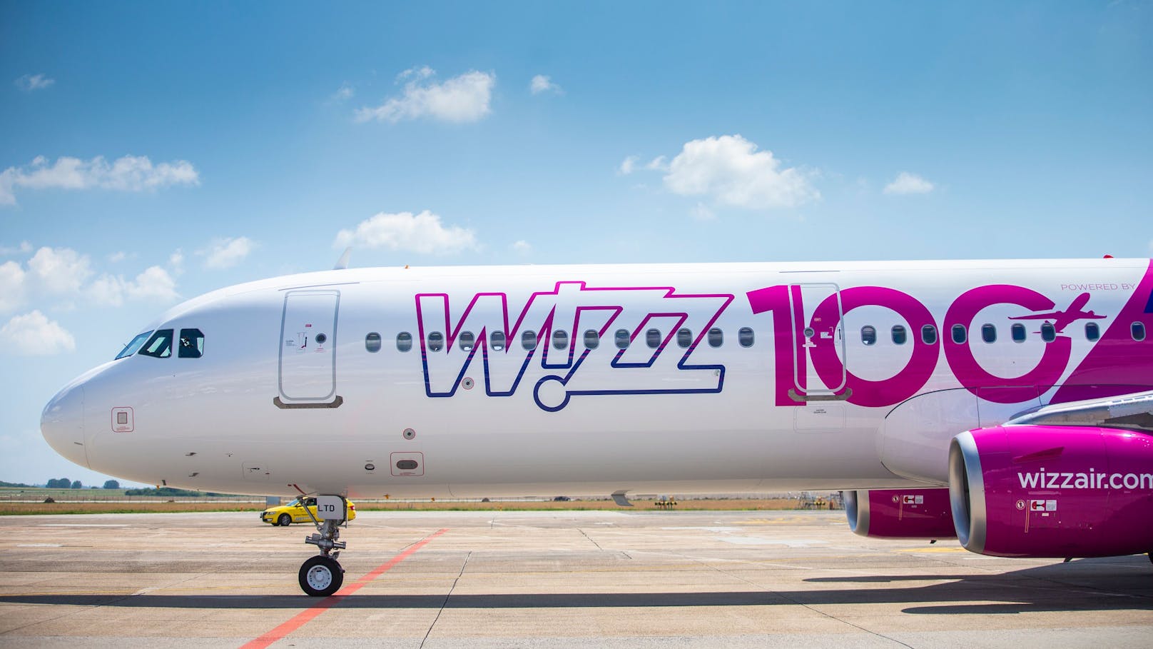Die ungarische Fluglinie Wizz Air kehrt nach Salzburg zurück und wird vorerst drei Strecken nonstop ab Salzburg ins Streckennetz aufnehmen.