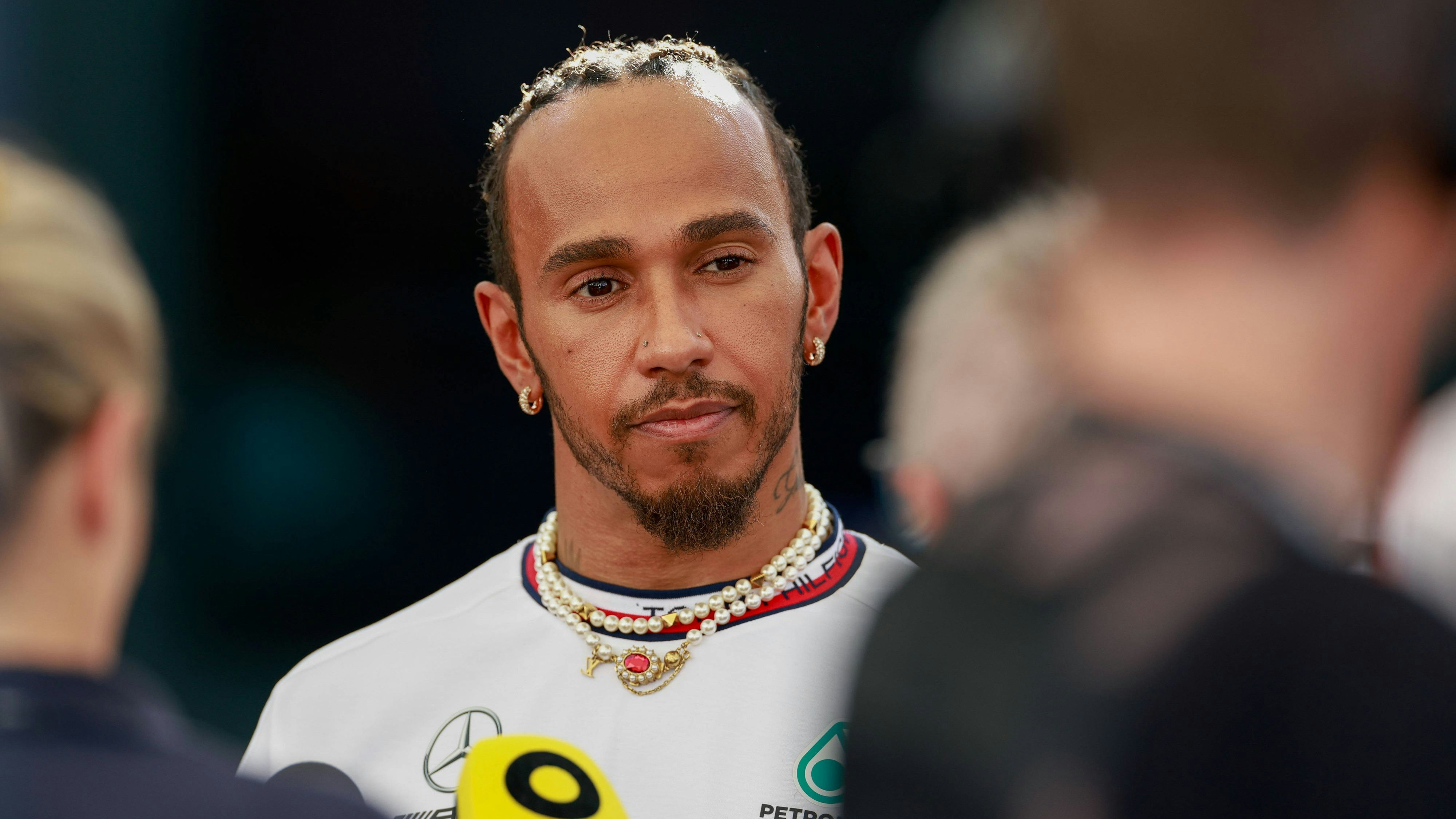 Lewis Hamilton weist die Enthüllungen von Red-Bull-Teamchef Christian Horner zurück. 