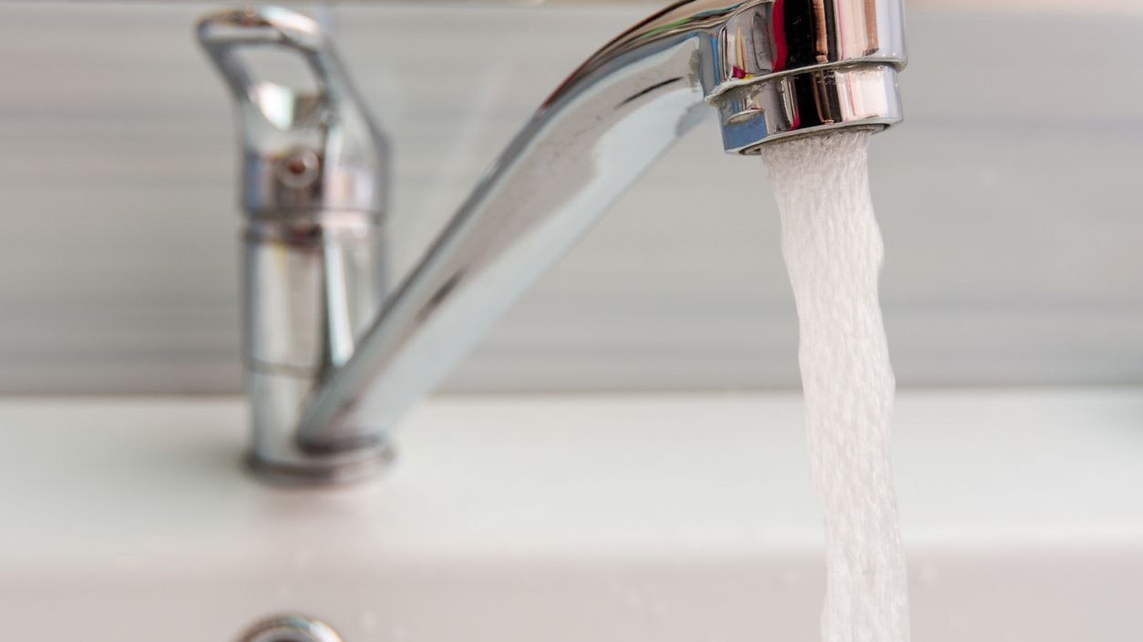 Water pours more pressure from the mixer in the bathroom