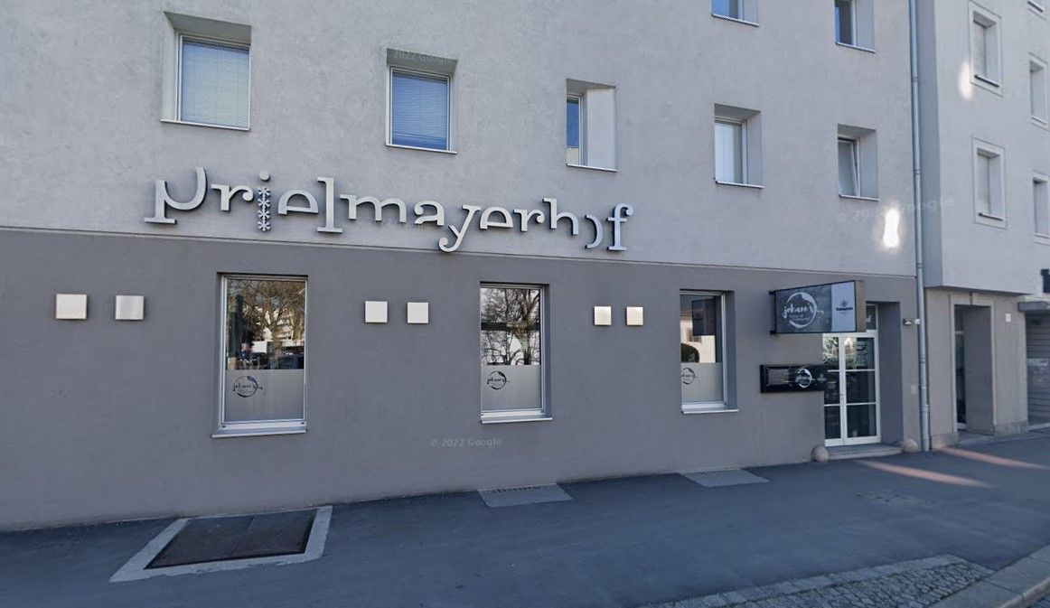 Der bekannte Prielmayerhof in Linz sperrt zu. Grund ist wie so oft Personalnot.