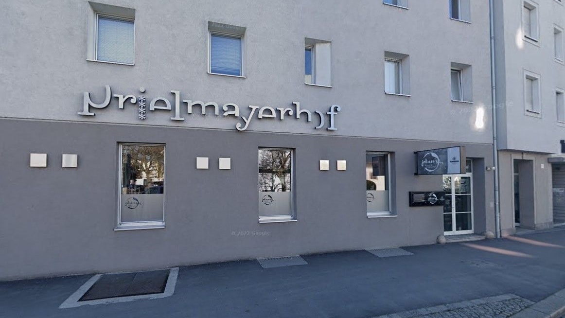 Der bekannte Prielmayerhof in Linz sperrt zu. Grund ist wie so oft Personalnot.