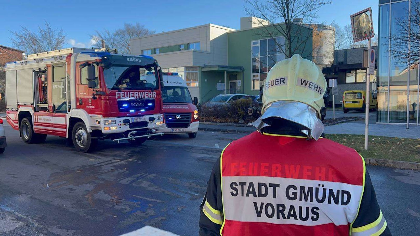 Neun Feuerwehren standen im Einsatz. Der Brand verlief im Gegensatz zum Todesfeuer im Spital Mödling glimpflich – keine Verletzten.