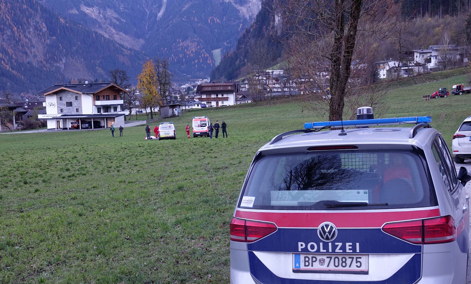 In weiterer folge stürzte der Mann samt dem Fluggerät auf eine neben dem Landeplatz befindliche Wiese ab zu zog sich tödliche Verletzungen zu.