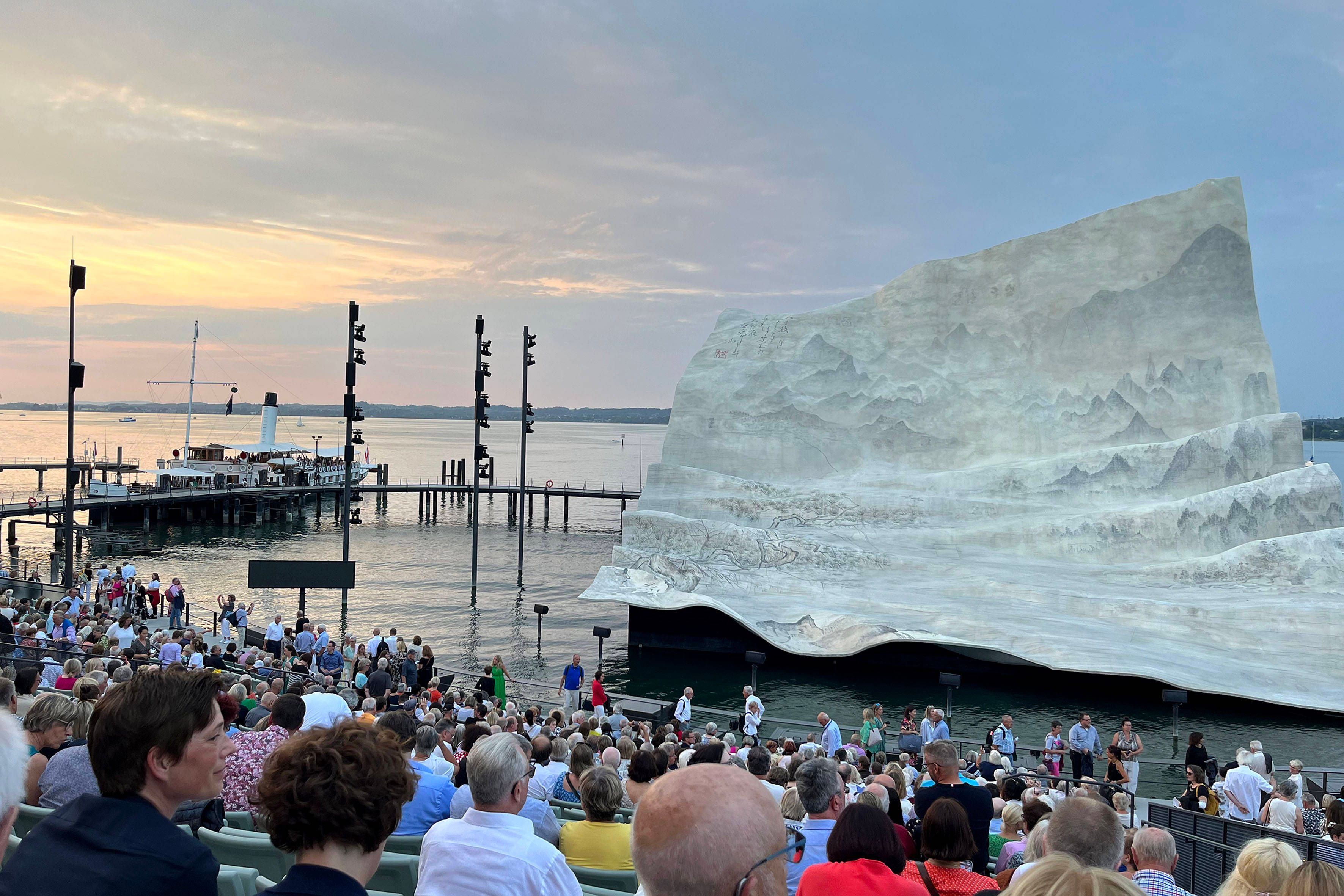Die Seebuehne im Rahmen der Bregenzer Festspiele am Bodensee in Vorarlberg, Oesterreich Seebuehne Bregenz *** The Seebuehne as part of the Bregenz Festival on Lake Constance in Vorarlberg, Austria Seebuehne Bregenz PUBLICATIONxINxGERxSUIxAUTxONLY