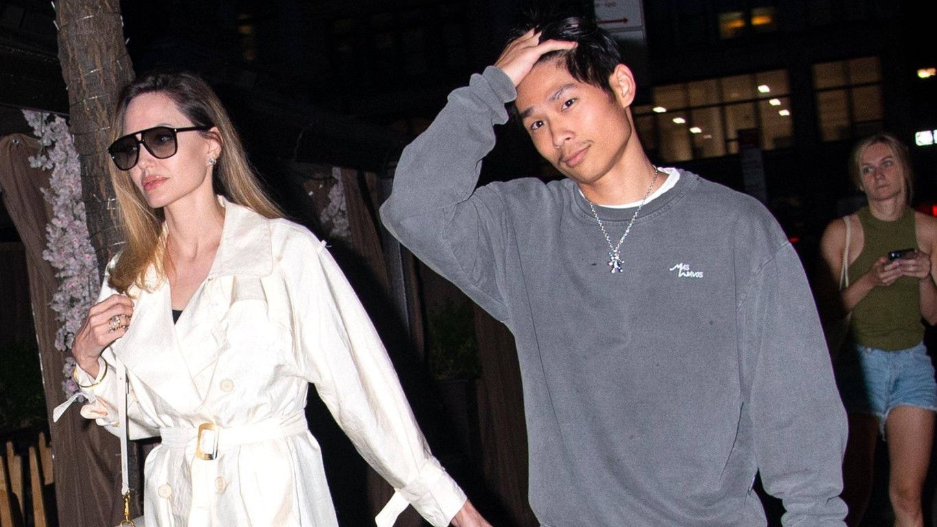 Vor kurzem ist ein Instagram-Post von Pax, Brad Pitts Adoptivsohn, aufgetaucht. Darin beleidigt er den Schauspieler wüst.