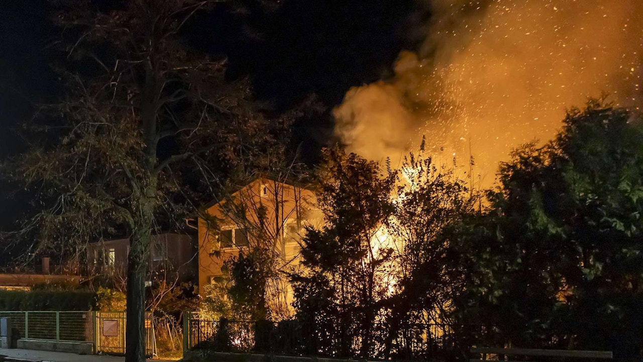 Heute.at - Heckenbrand löste Großeinsatz der Feuerwehr aus