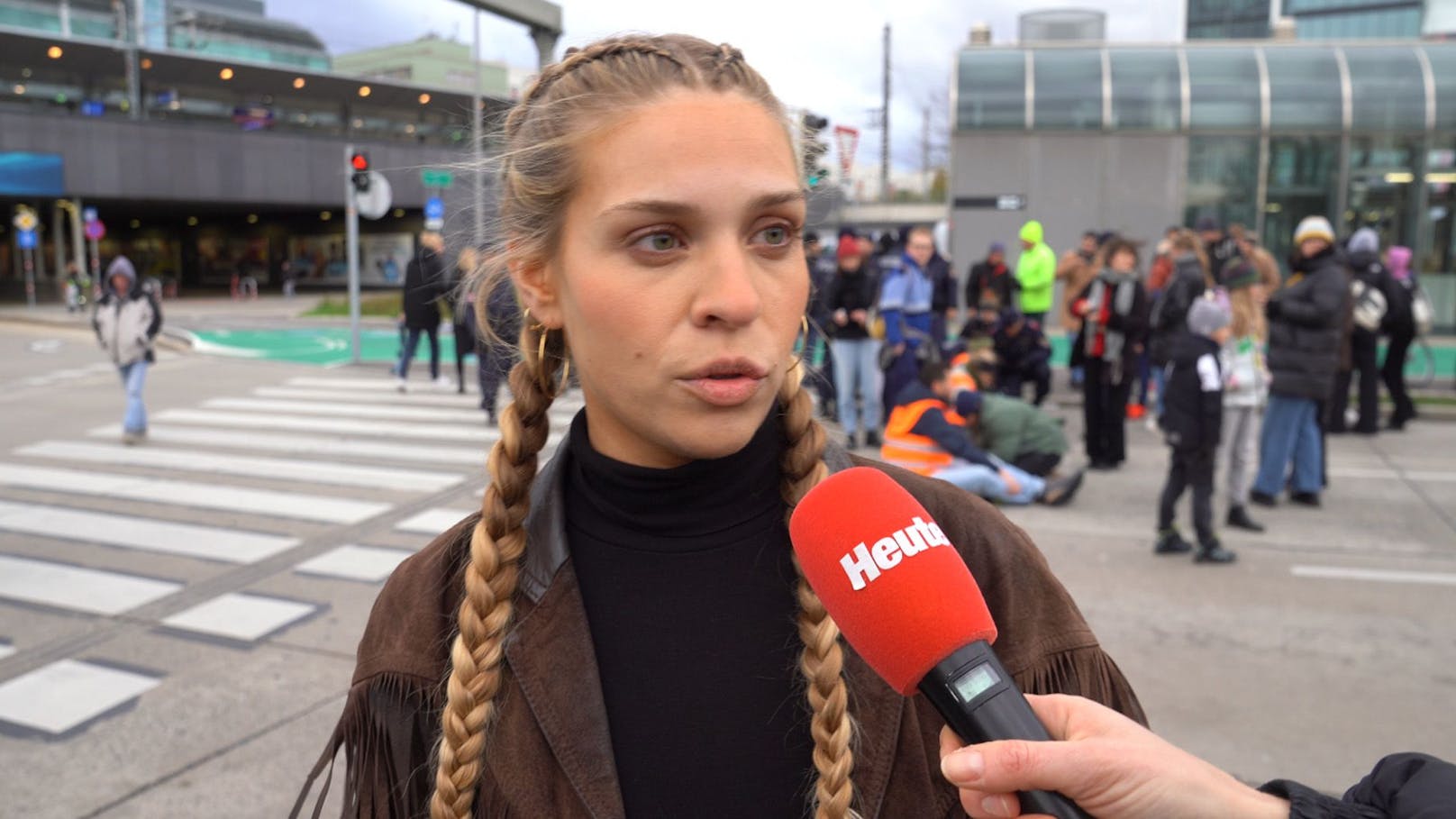 Klima-Shakira aus Häfn direkt zum Praterstern-Protest