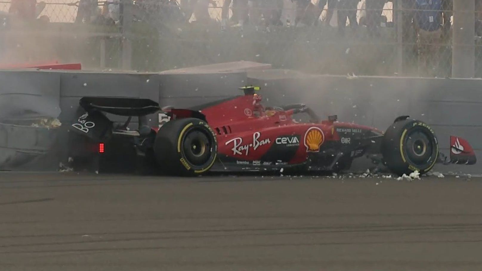 Wilder Crash! Ferrari-Star kracht in die Wand