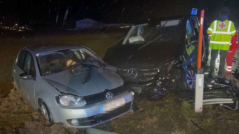 Auf der B36 kurz nach Altenmarkt im Yspertal, Richtung Pöggstall, ereignete sich am Abend des 24. November 2023 bei Schneetreiben ein schwerer Verkehrsunfall.