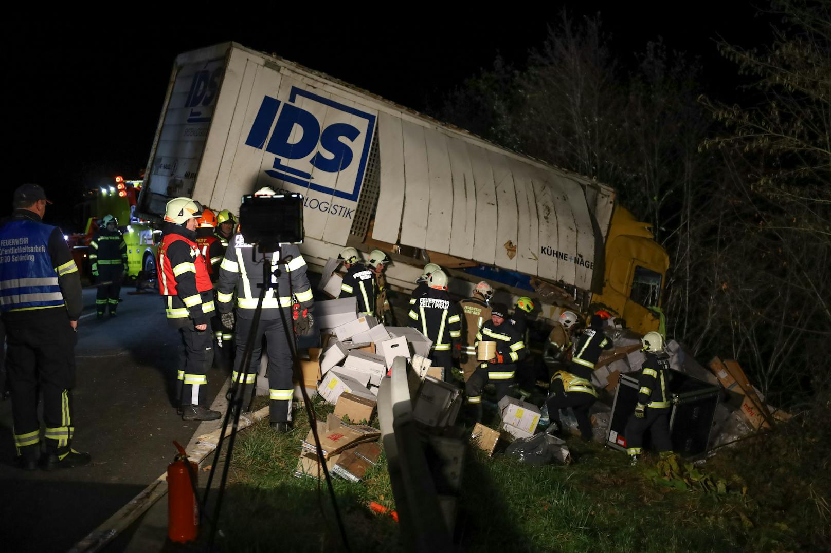 Für den LKW-Lenker kam jede Hilfe zu spät.