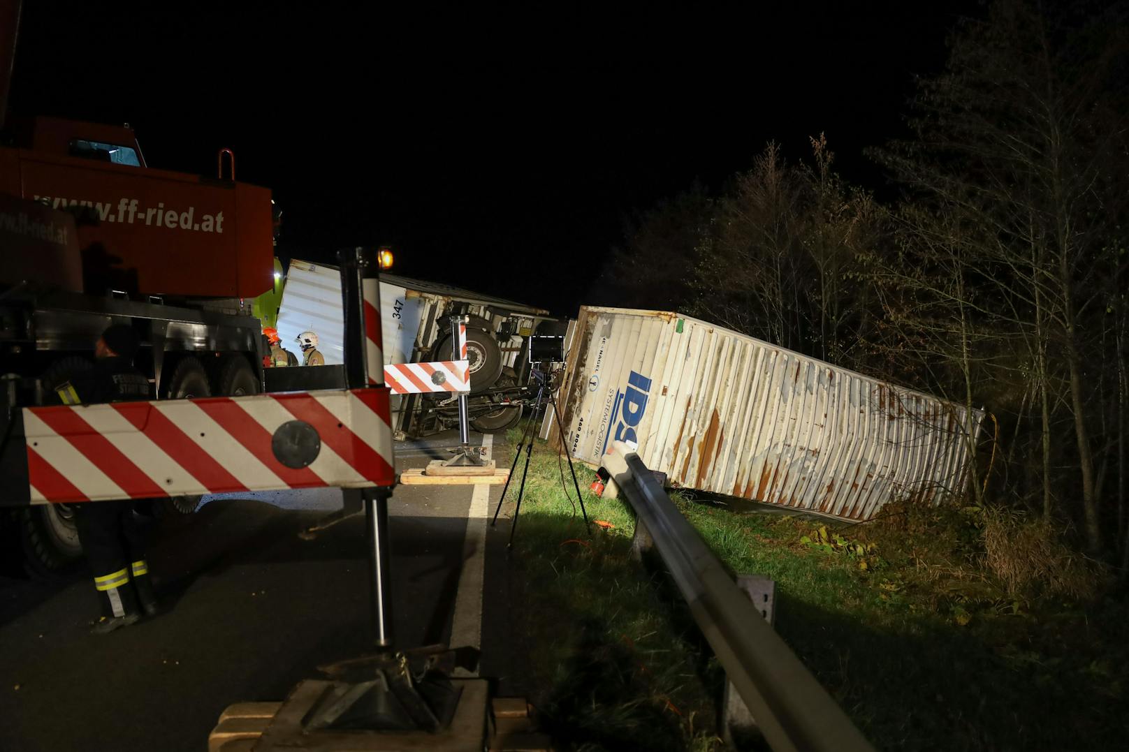 Für den LKW-Lenker kam jede Hilfe zu spät.