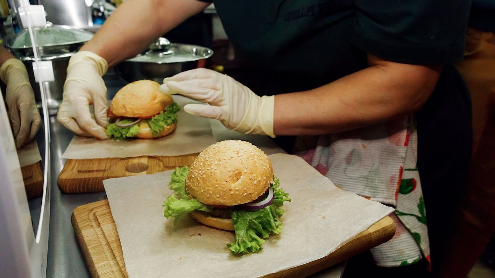 Bakterien im Burger! Ekel-Alarm in 7 Fast-Food-Lokalen
