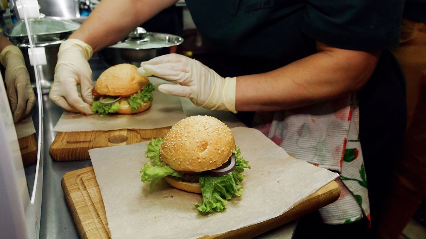 Bakterien im Burger! Ekel-Alarm in 7 Fast-Food-Lokalen