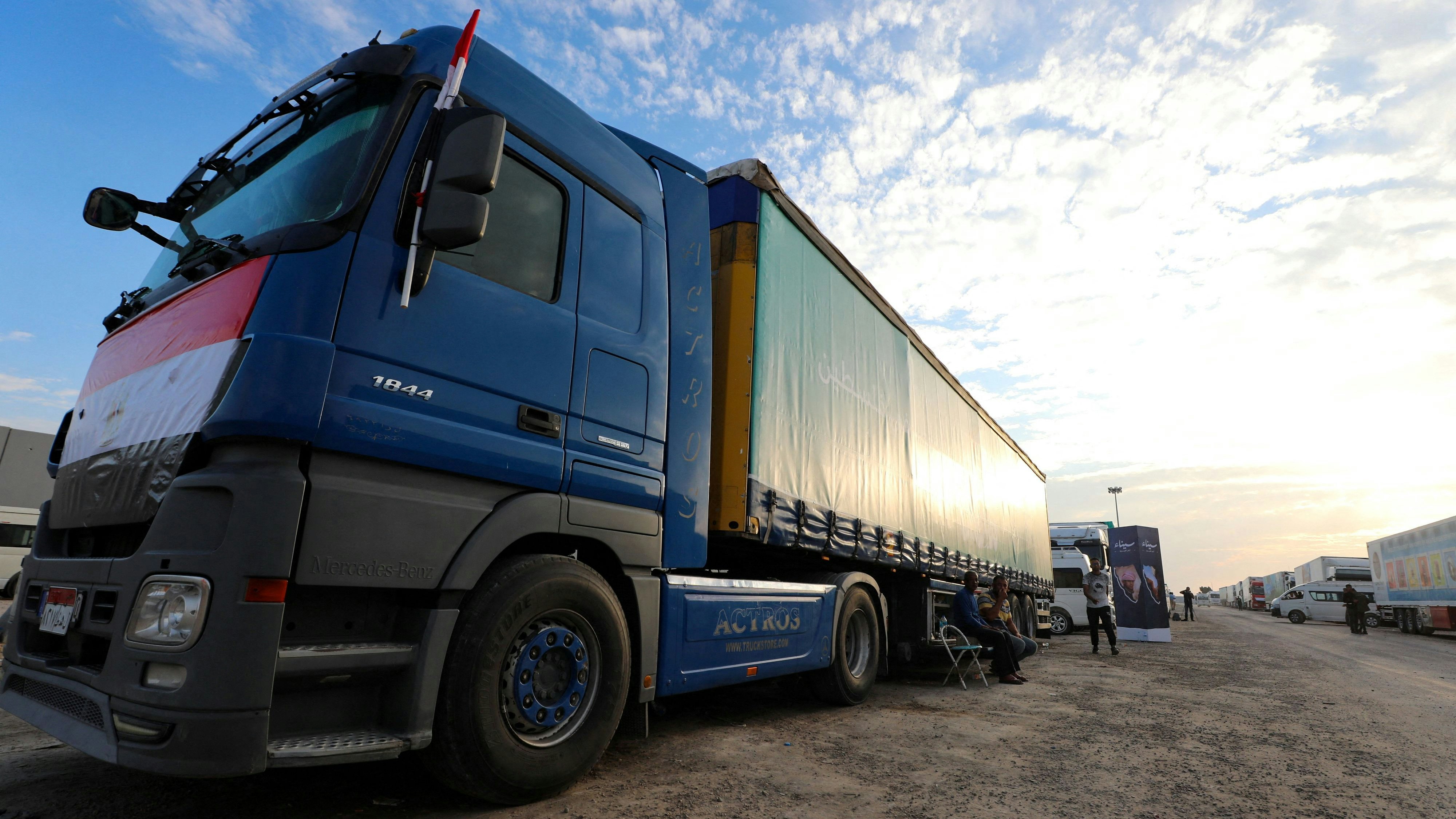 Ein Lastwagen mit Hilfsgütern auf dem Weg nach Gaza. 