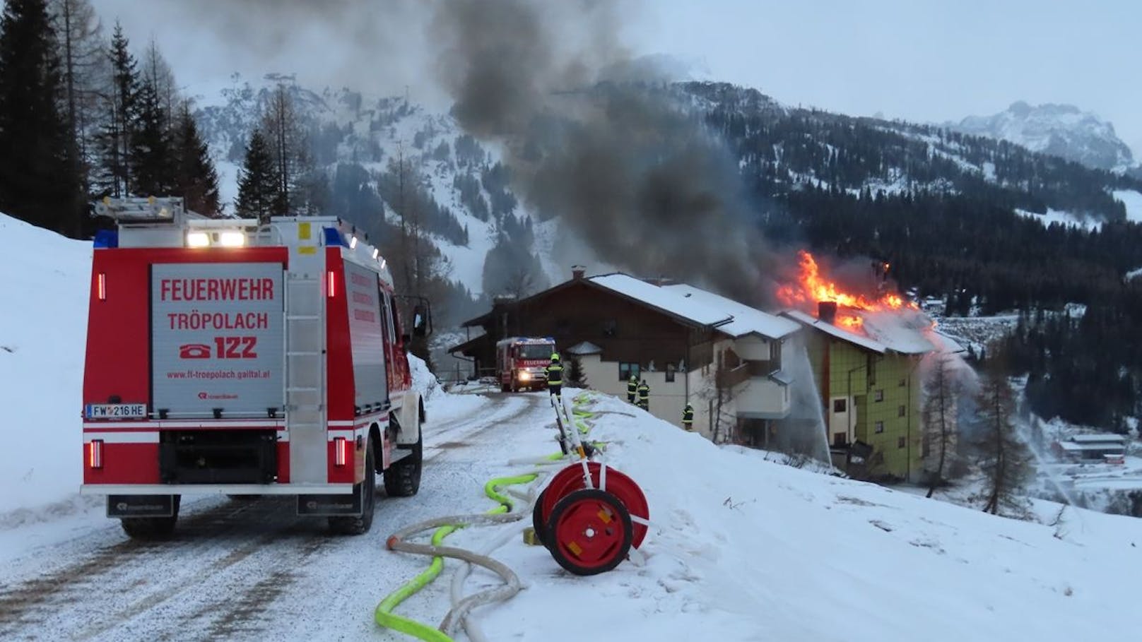 Großeinsatz für 200 Feuerwehrleute bei Hotelbrand auf dem Nassfeld