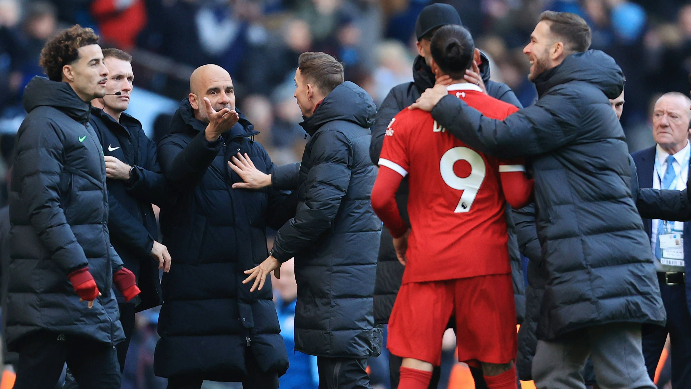 Pep Guardiola und Darwin Nunez krachten nach dem Schlusspfiff aneinander. 