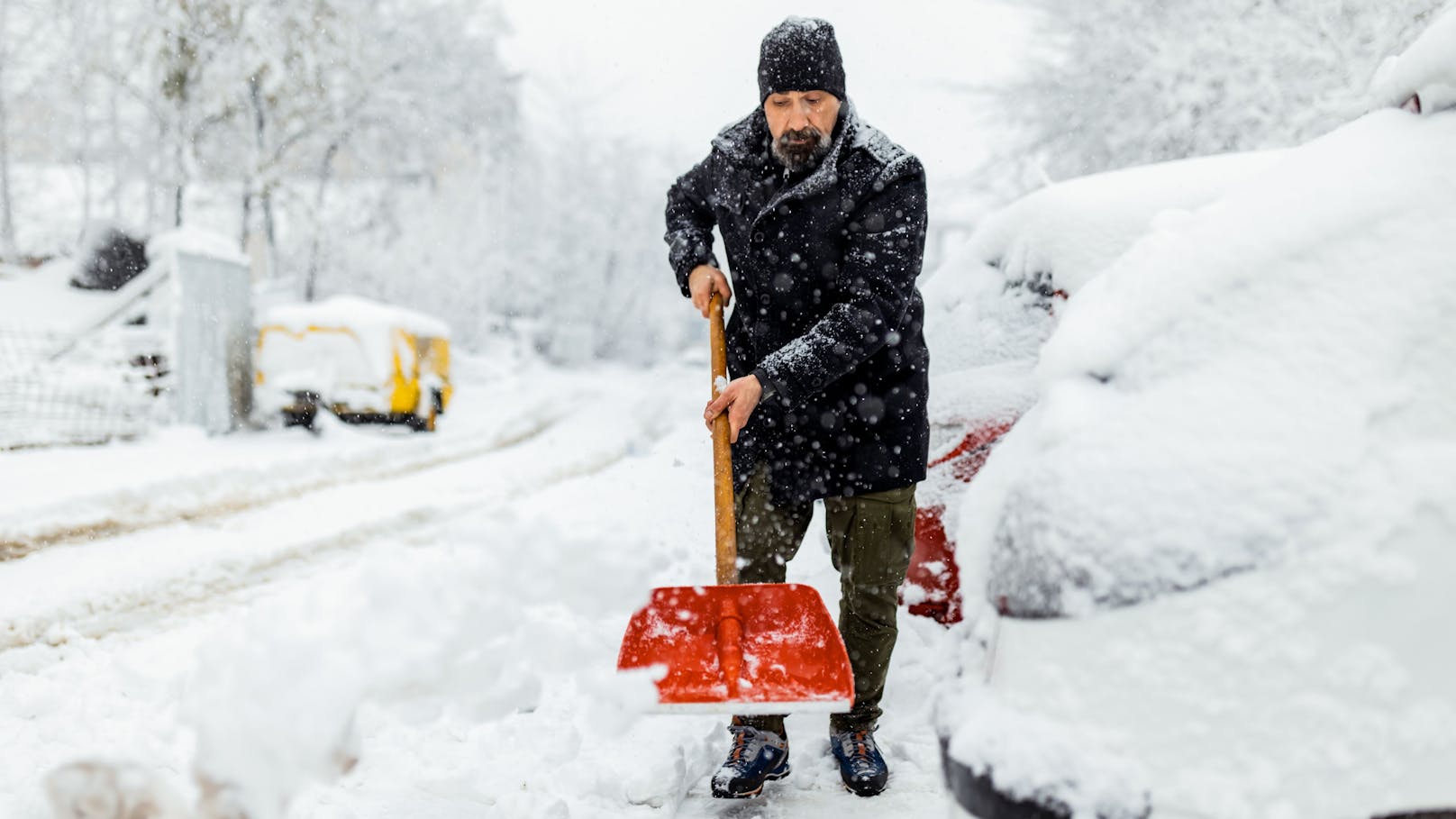 Höchste Warnstufe gilt – Schnee-Schneise bis Wien