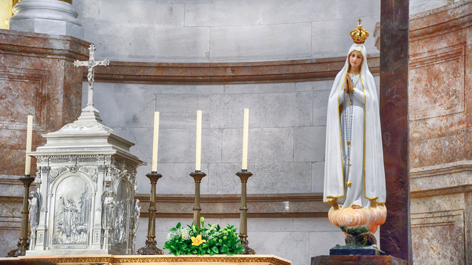 Madonna in Wien demoliert, Kreuz aus Kirche gestohlen