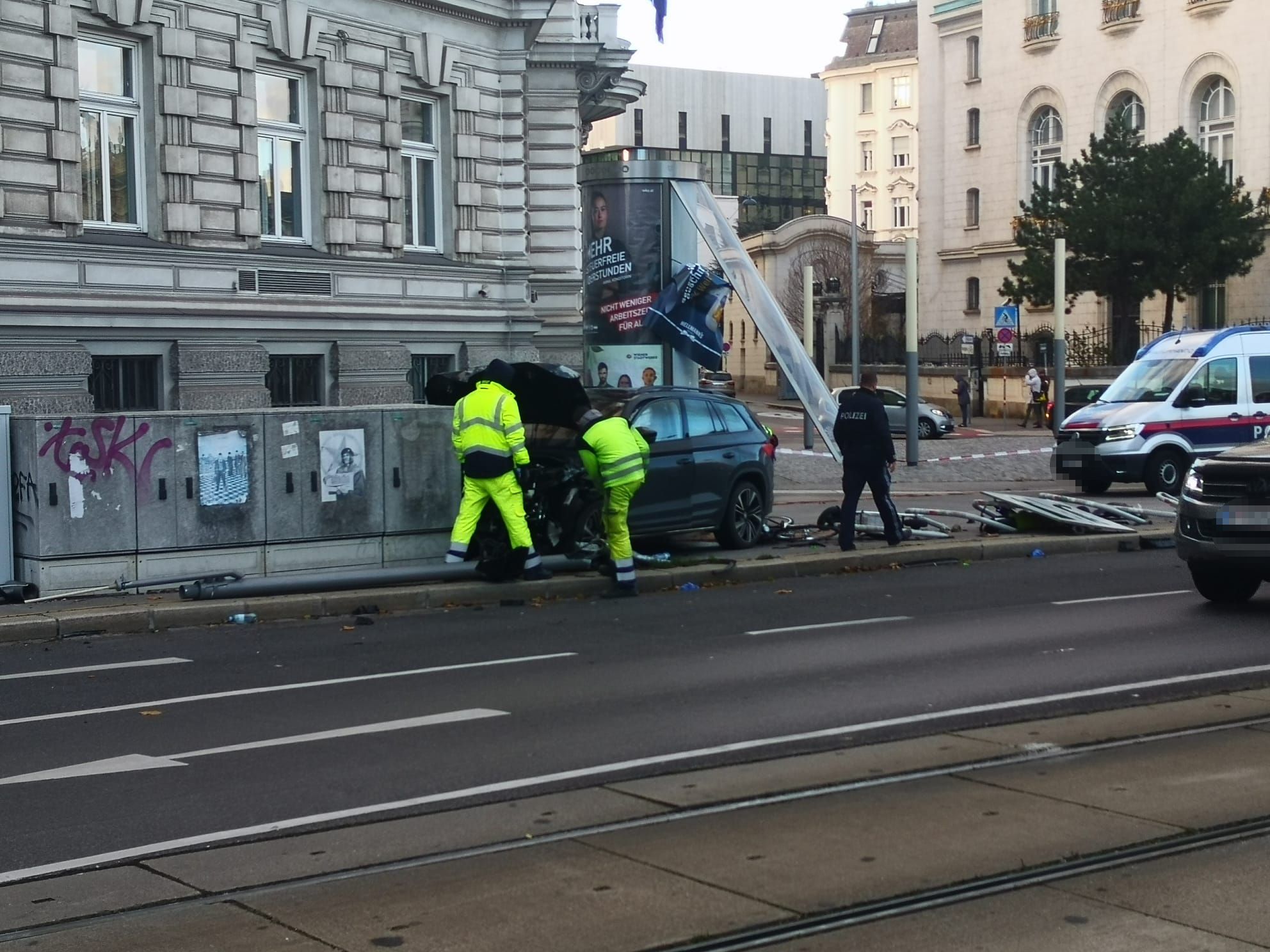 Die Polizei sowie die Berufsfeuerwehr waren im Einsatz.