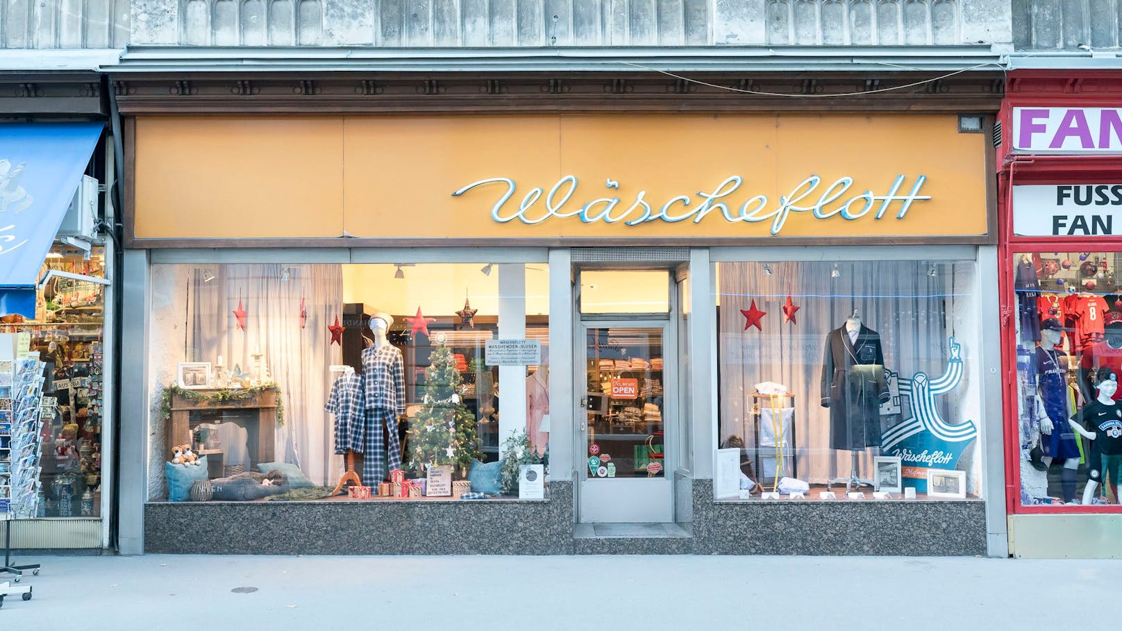 Das "Wäscheflott" in der Wiener City bietet maßgefertigte (Nacht-)Wäsche an.