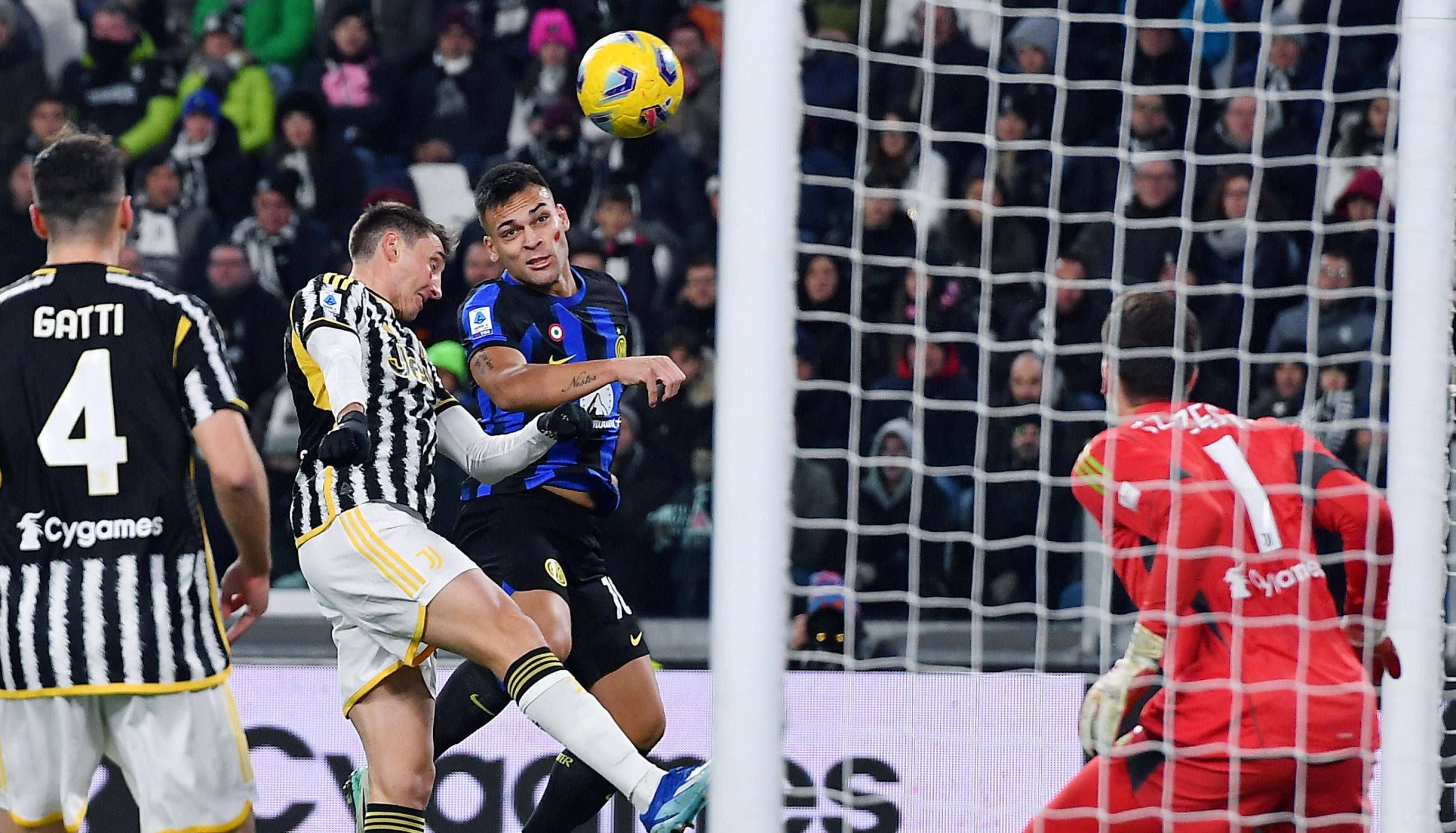 Lautaro Martinez trifft gegen Juve.