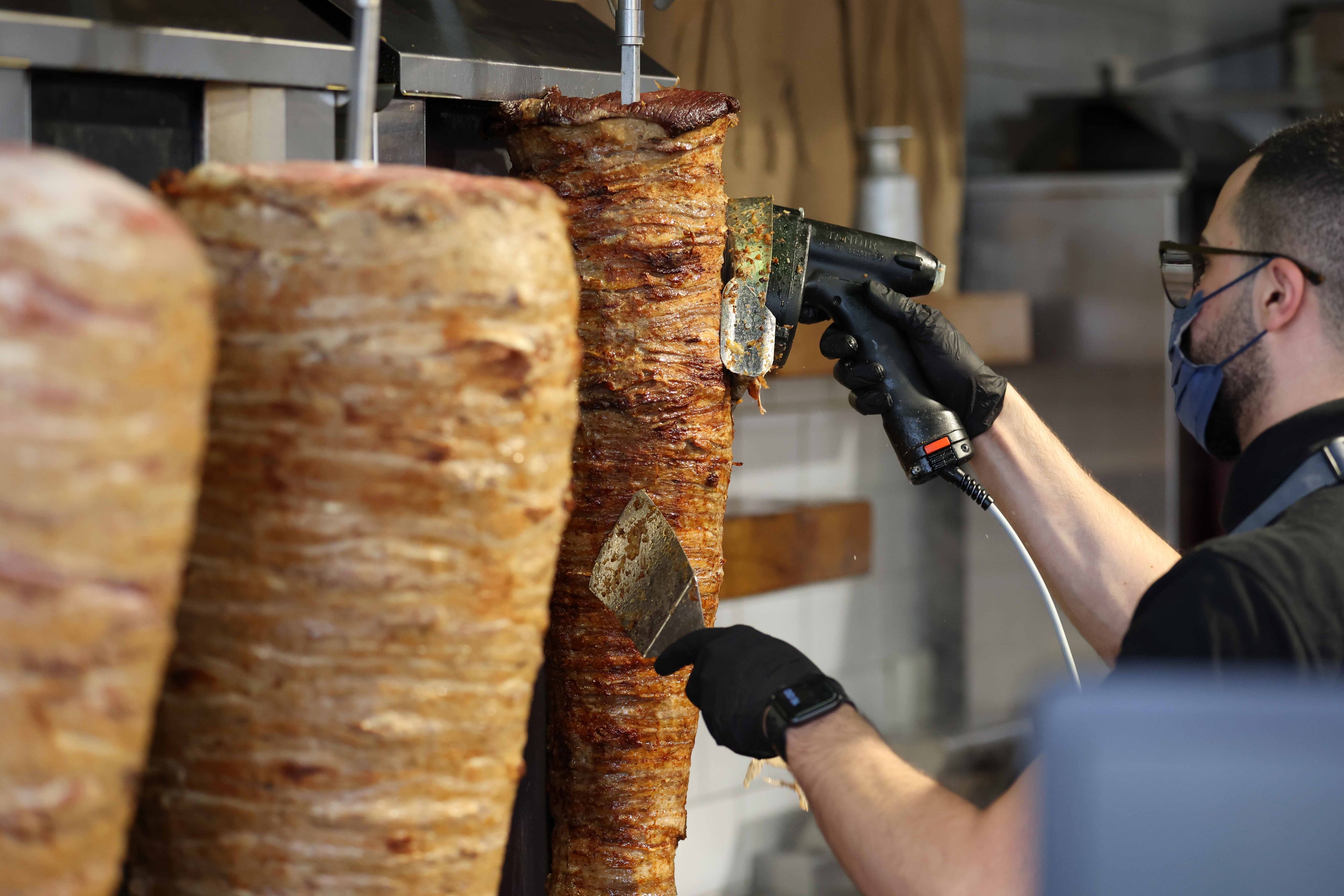 Der größte Dönerspieß-Produzent kündigt eine deutliche Preiserhöhung an. Mit Folgen in vielen Ländern Europas.