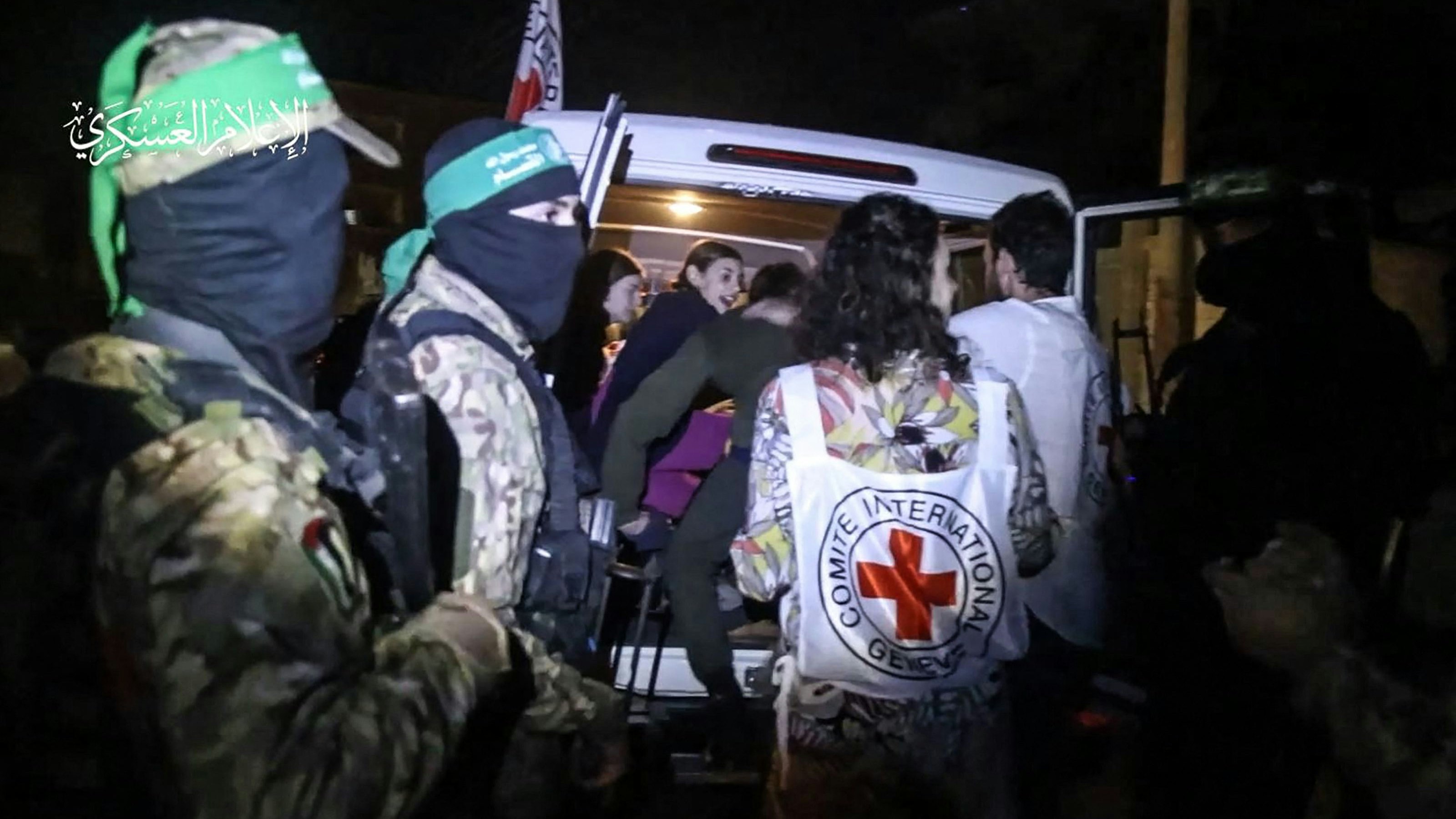 Nach israelischen Armeeangaben hat die Hamas eine weitere Gruppe von Geiseln dem Roten Kreuz übergeben