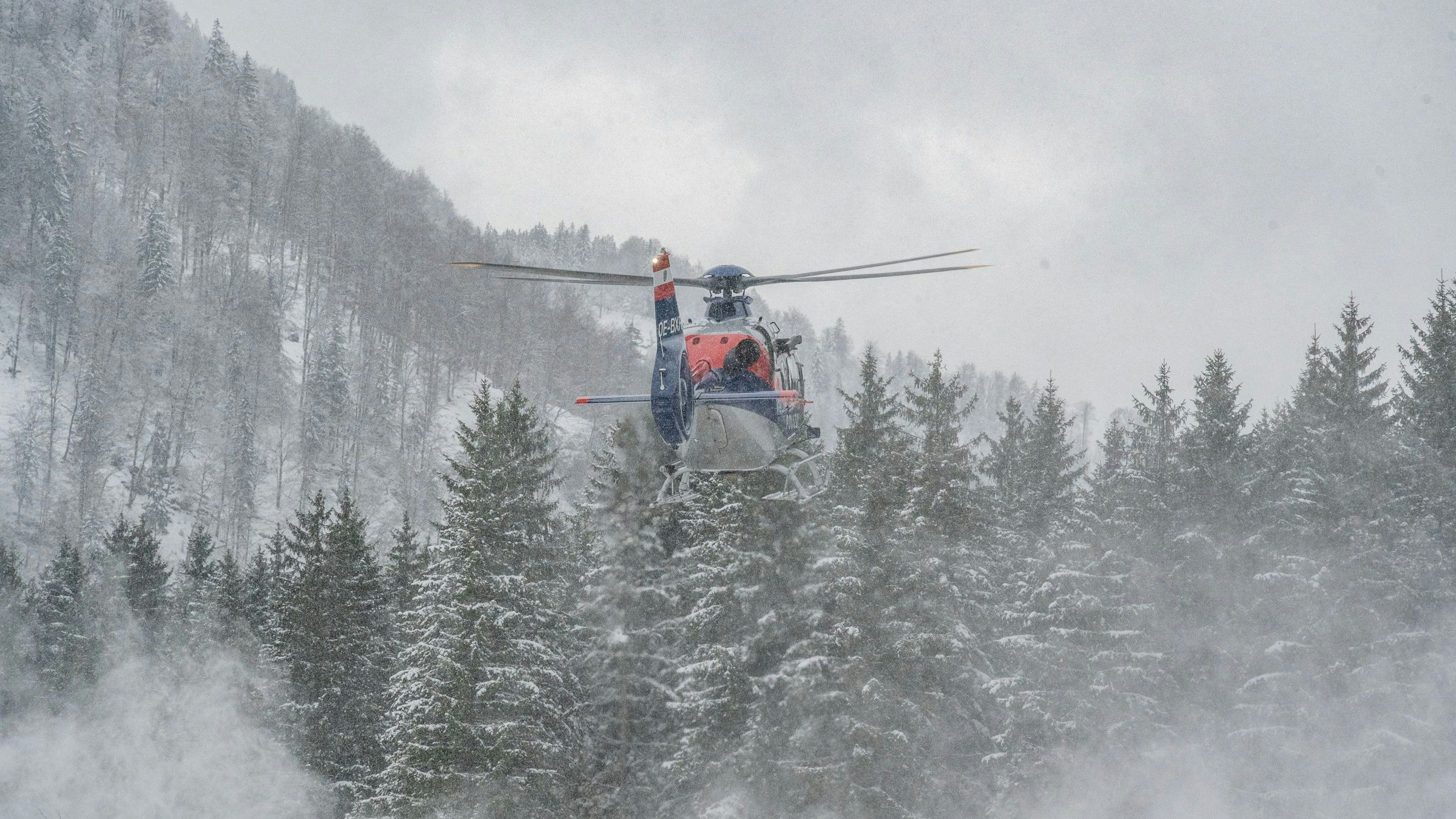 In Grünau in Oberösterreich ist am Samstag ein Kleinflugzeug abgestürzt. Der Pilot wollte offenbar von Tschechien nach Kroatien fliegen. 