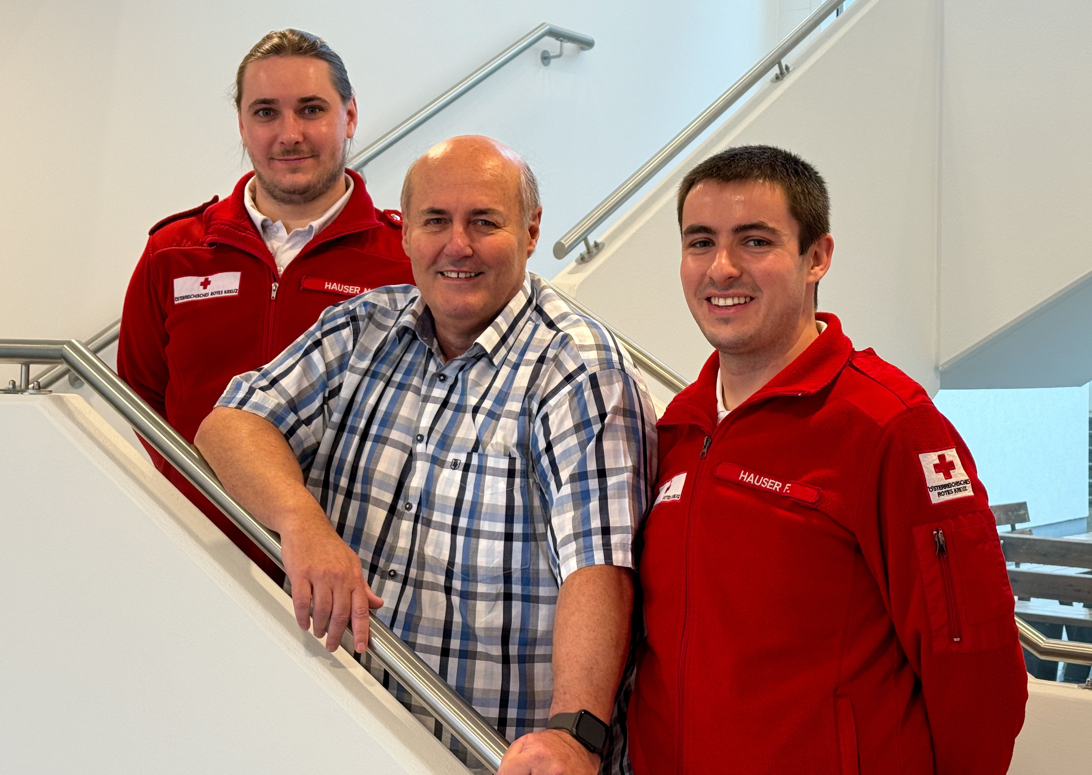 Robert Eidenberger (Mitte) mit seinen Lebensrettern Max (li.) und Fridolin Hauser