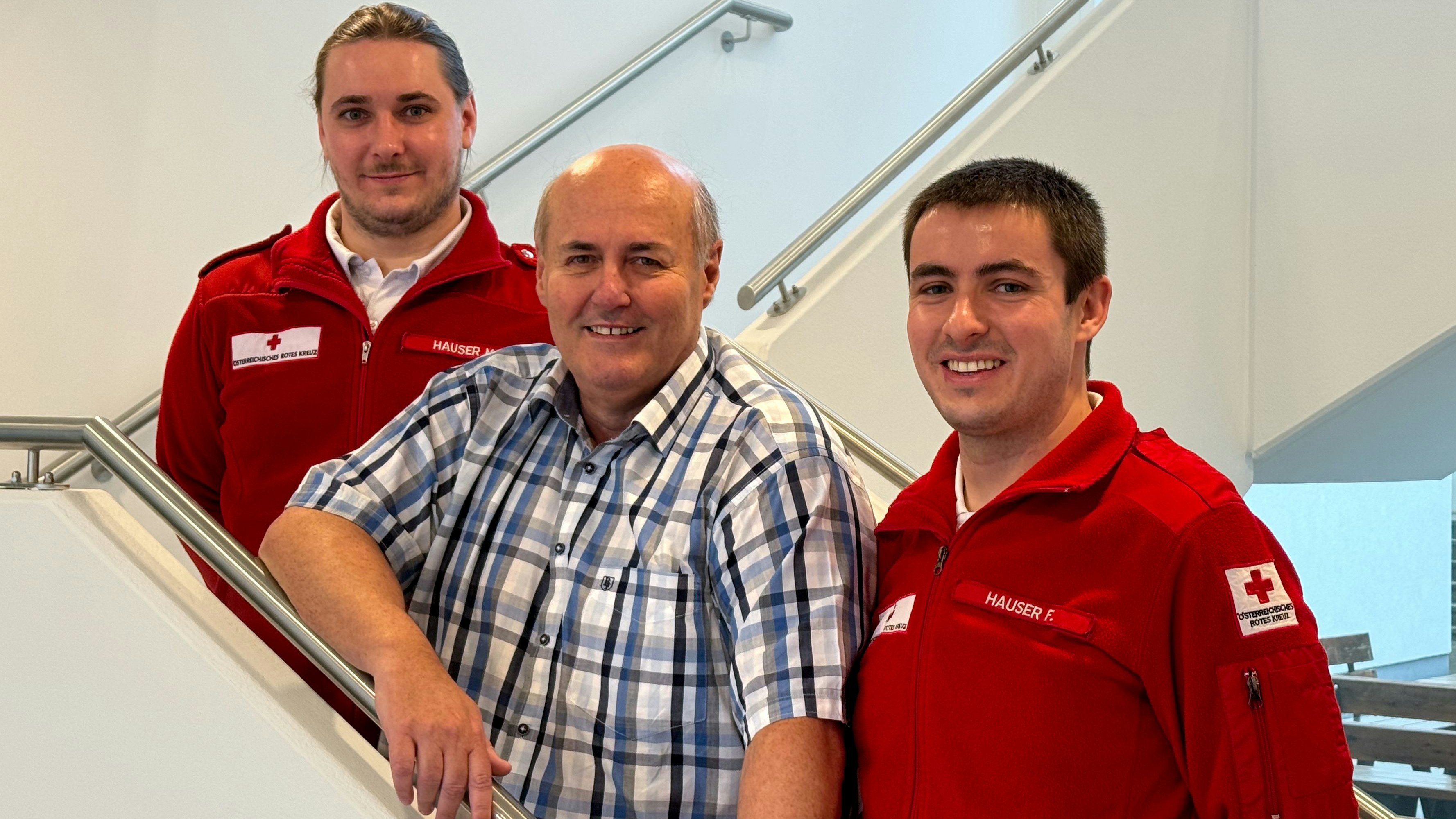 Robert Eidenberger (Mitte) mit seinen Lebensrettern Max (li.) und Fridolin Hauser