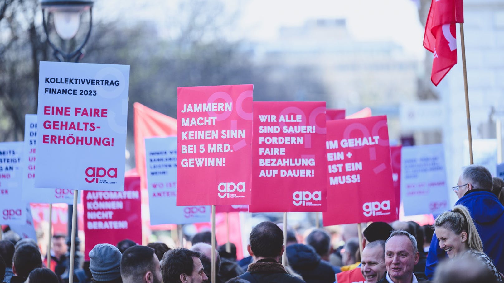 Streik-Knalleffekt – Handel geht auf Barrikaden