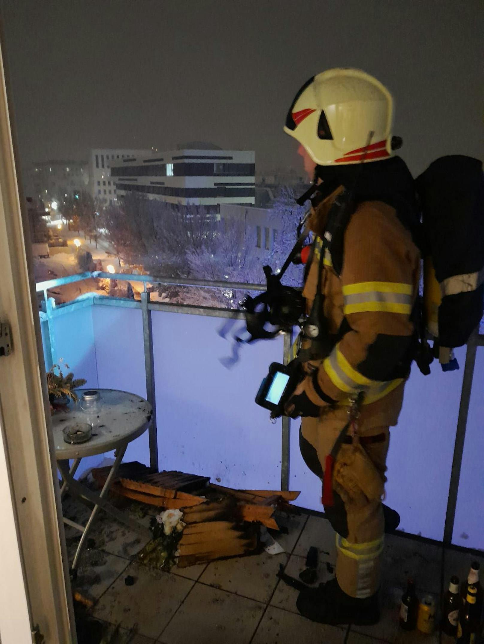 Die Freiwillige Feuerwehr der Stadt Schwaz rückte mit 24 Einsatzkräften zum Einsatz aus.