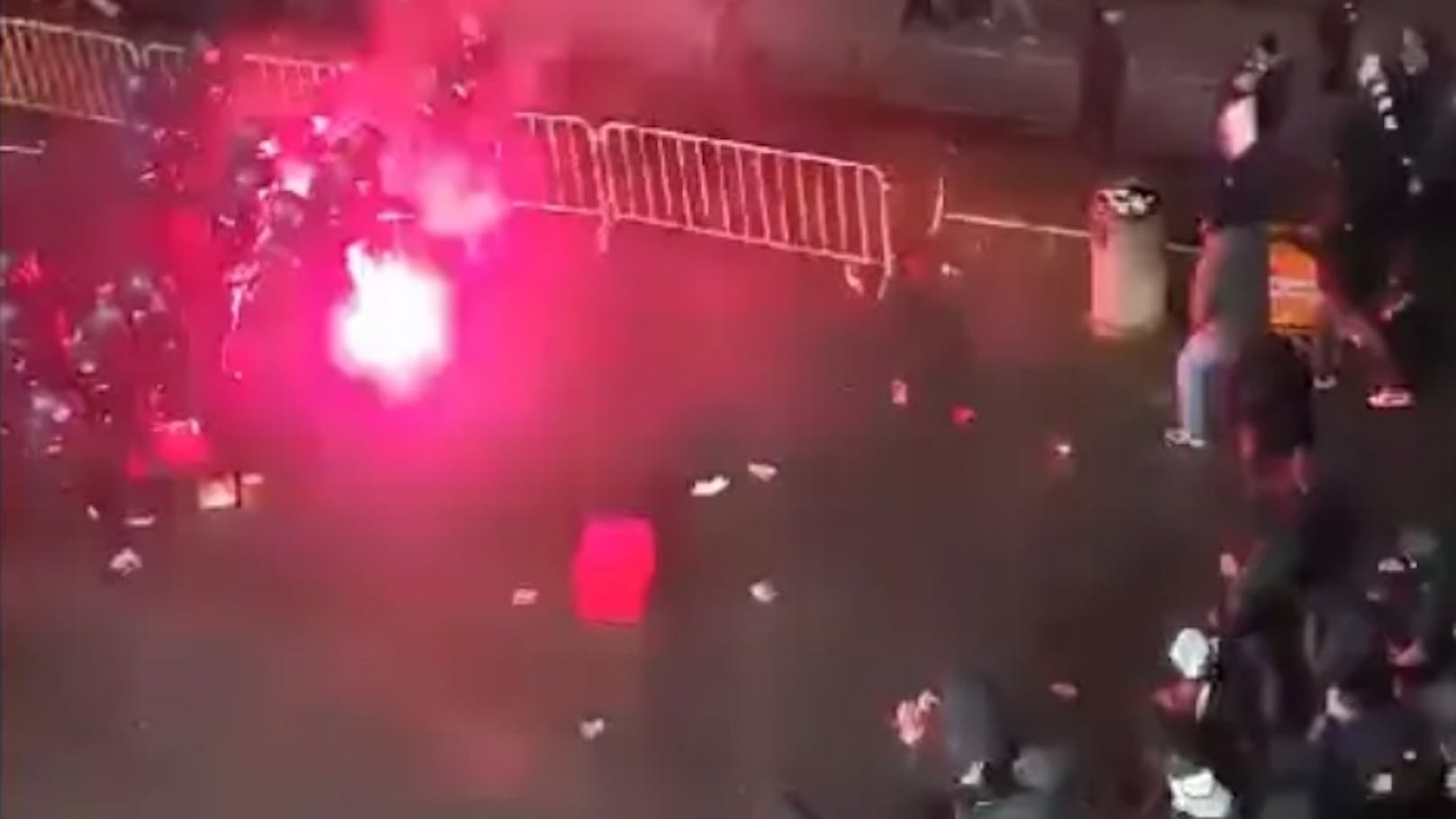 Ultras drohten Fotografen im Stadion mit Genickbruch