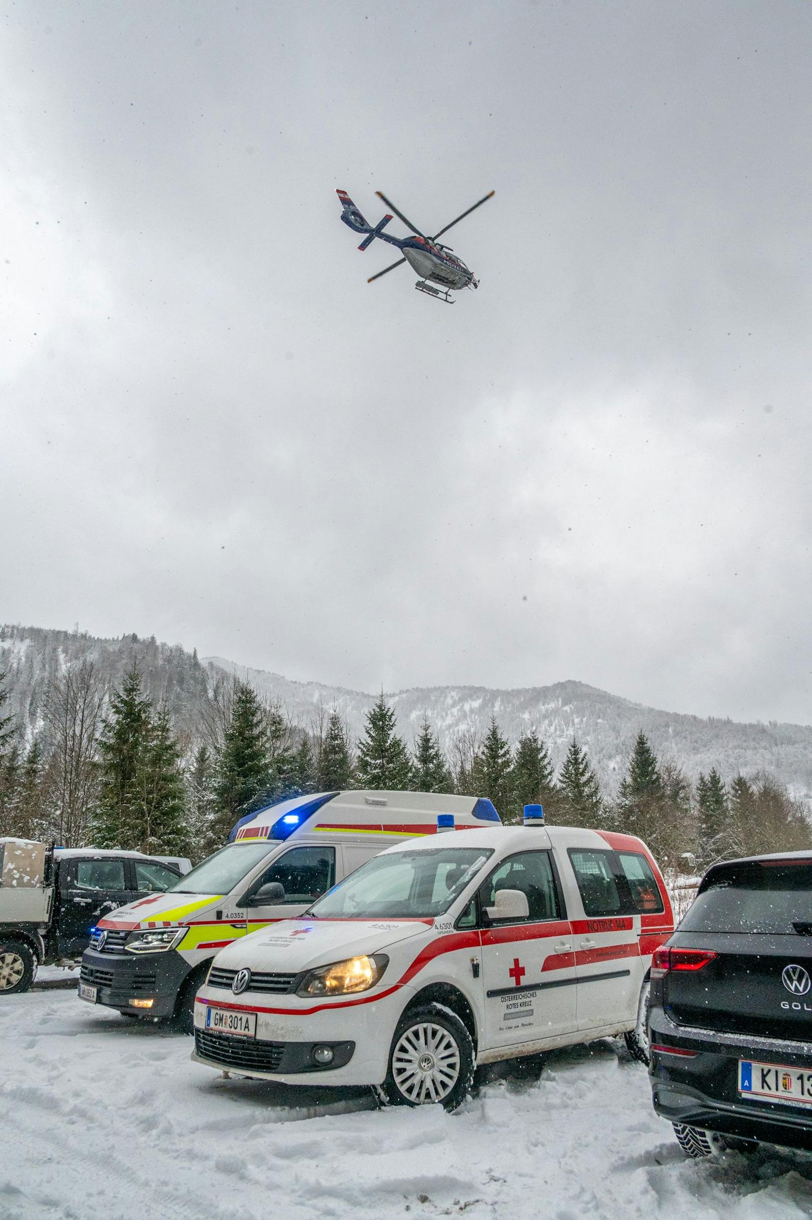 In Grünau in Oberösterreich ist am Samstag ein Kleinflugzeug abgestürzt. Der Pilot wollte offenbar von Tschechien nach Kroatien fliegen. 