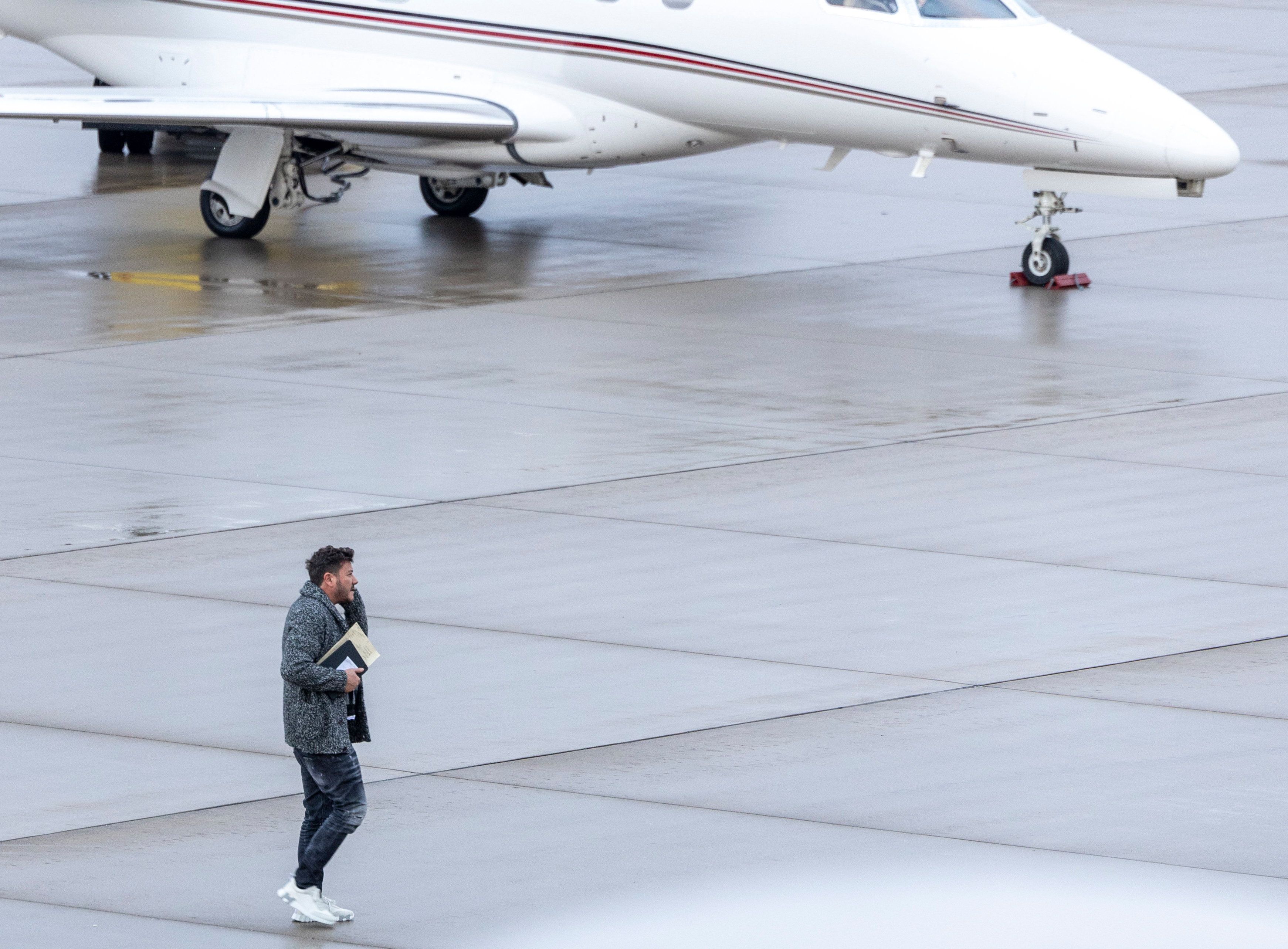 René Benko dürfte weiter unermüdlich an Rettungsplänen für sein Immobilienreich arbeiten. Und er steckt selbst 3 Mio. Euro in die Fortführung der Signa Holding. 