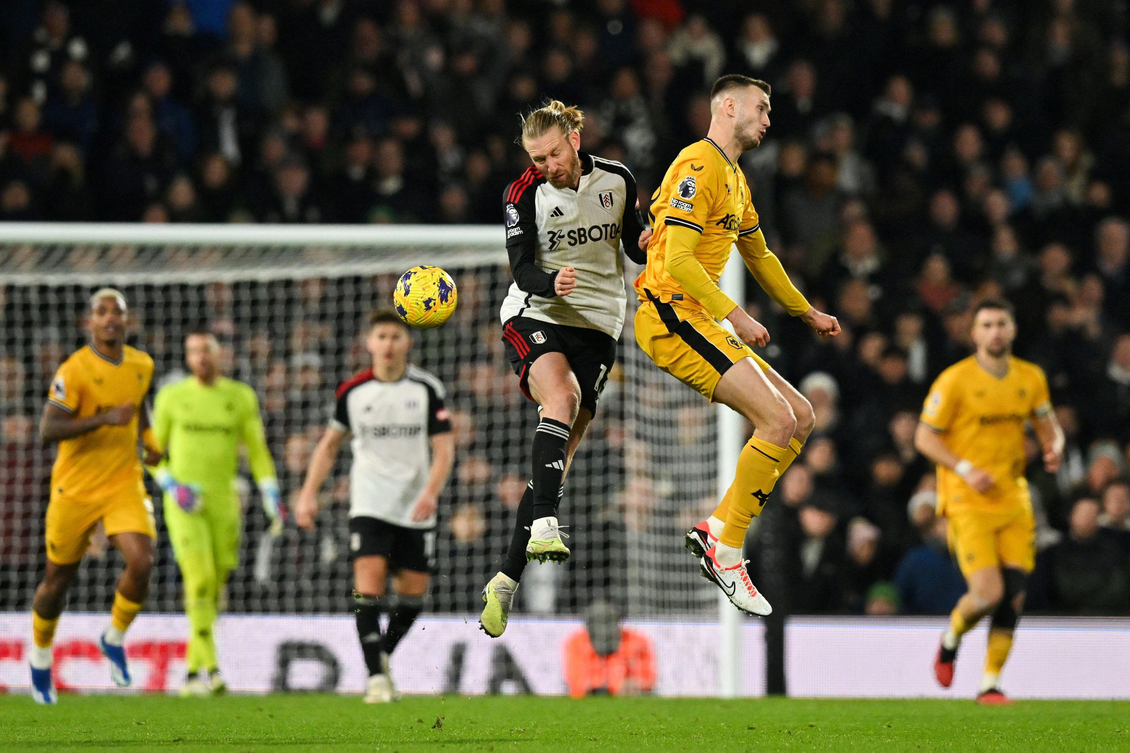Sasa Kalajdzic muss sich Fulham spät geschlagen geben.