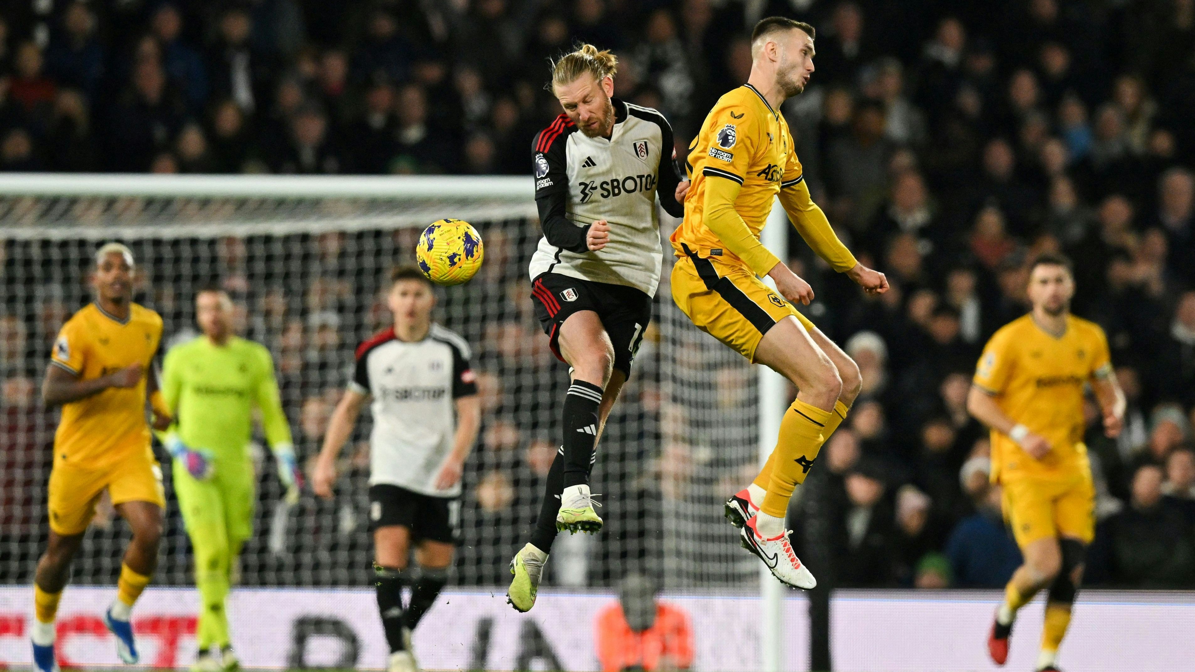 Sasa Kalajdzic muss sich Fulham spät geschlagen geben.