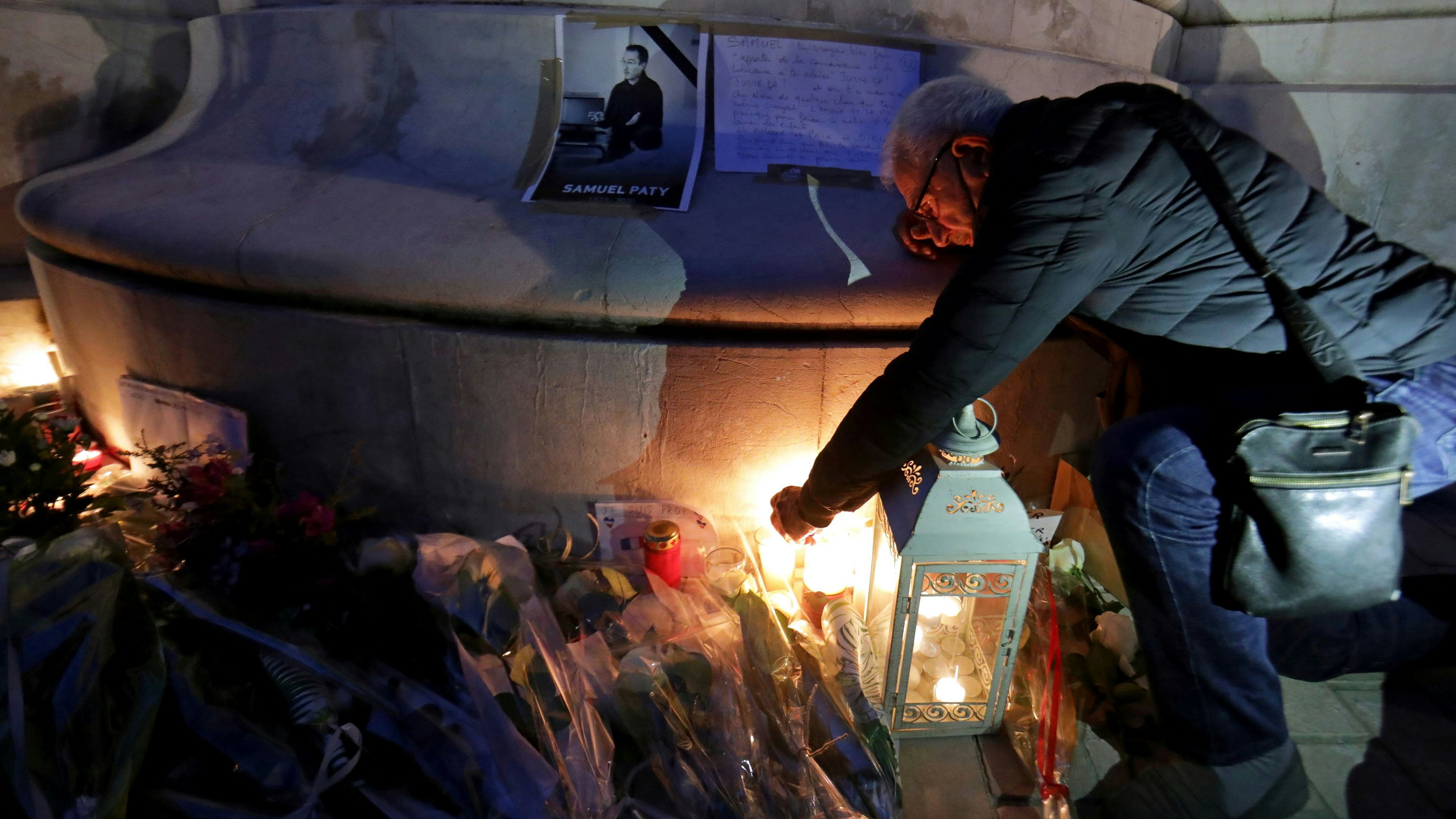 Im Oktober 2020 wurde in Paris ein Lehrer erstochen und geköpft. Der Grund: Samuel Paty hatte Schülern Mohammed-Karikaturen gezeigt.