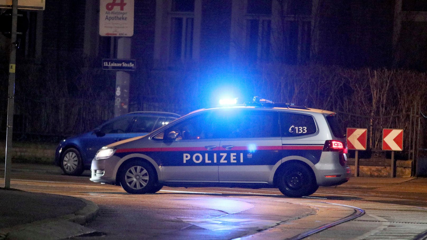21-jähriger Mann wirft in Wien Esstisch nach Polizist