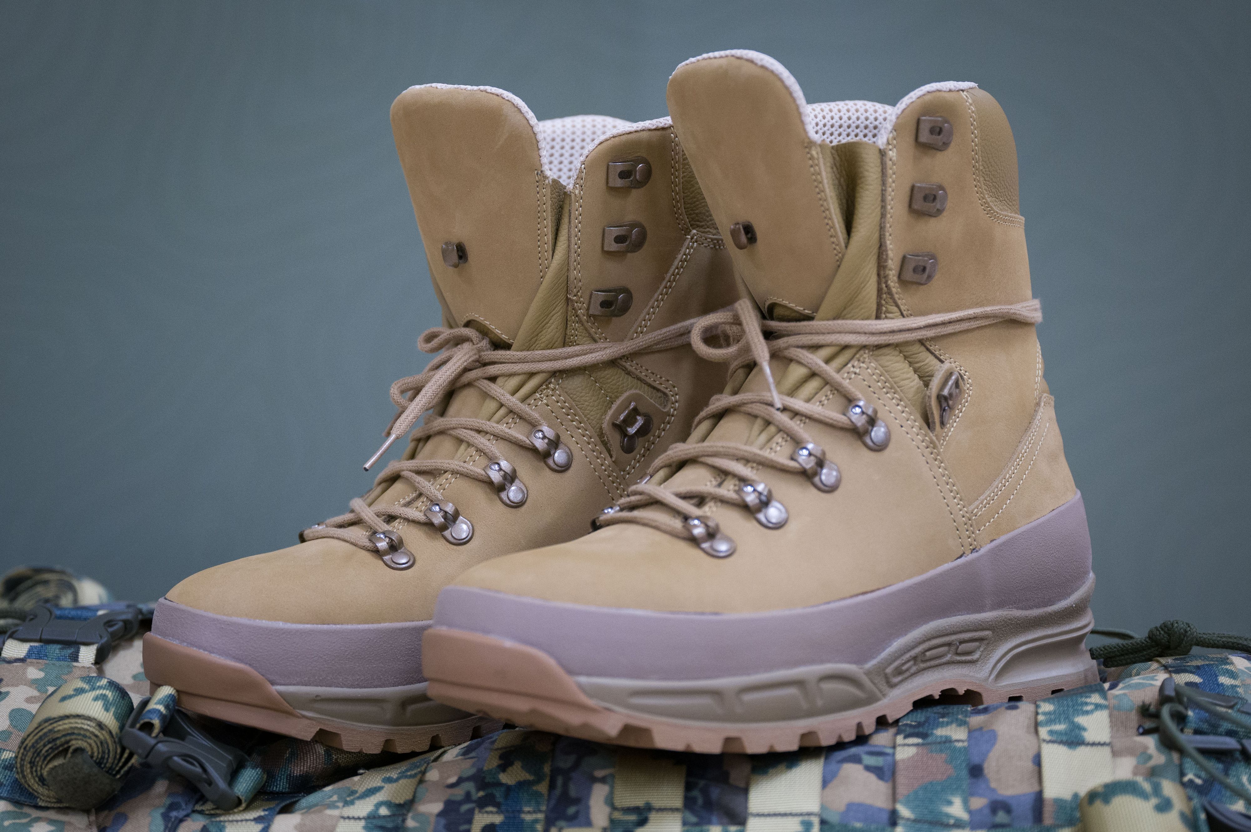 Das sind die neuen Kampfstiefel.