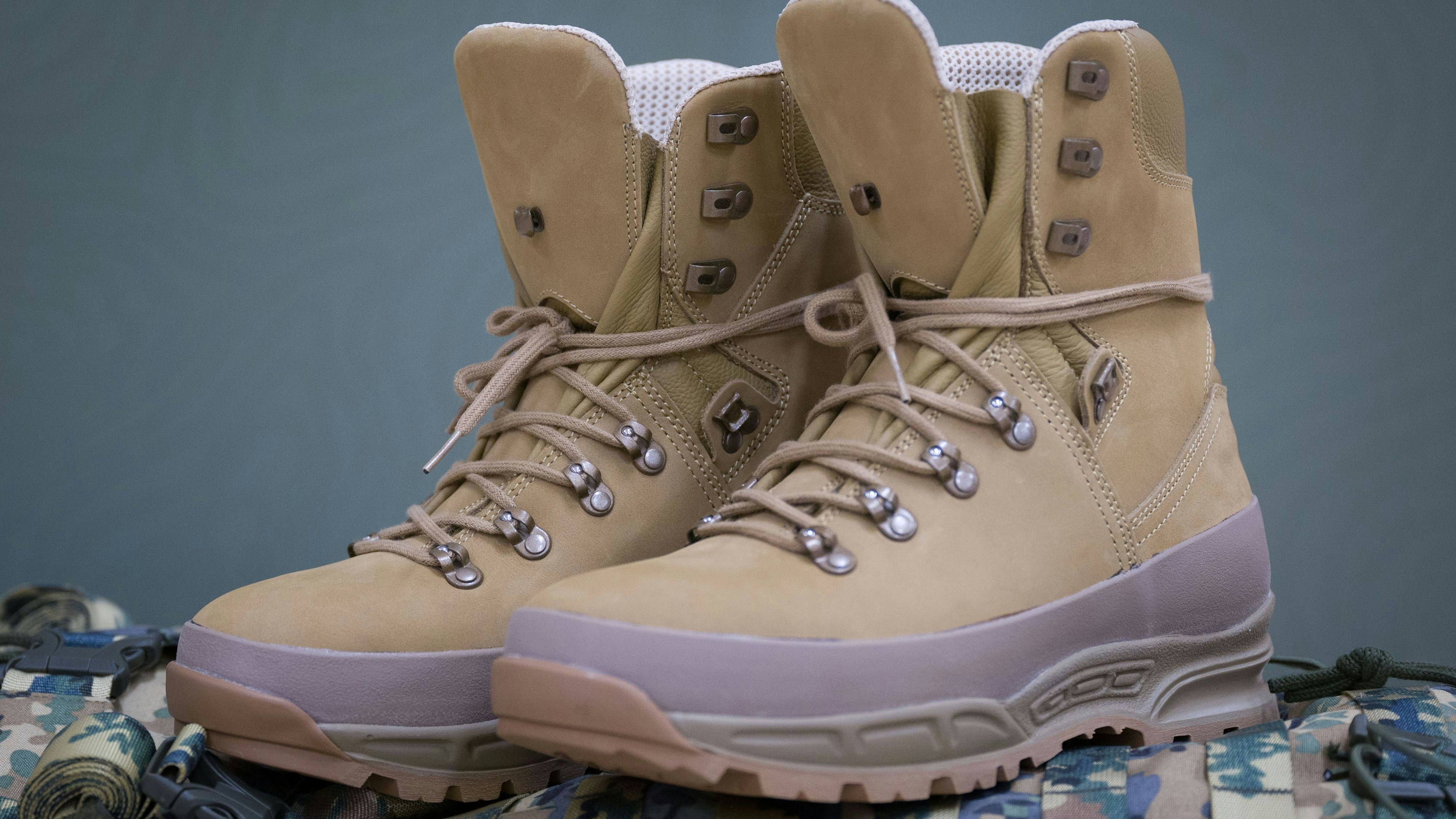 Das sind die neuen Kampfstiefel.