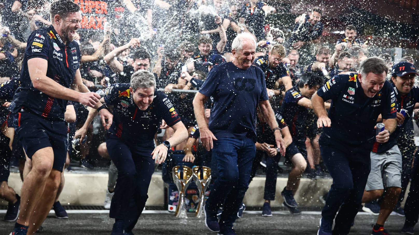 Red-Bull-Boss Marko weint: “Nie zu träumen gewagt"