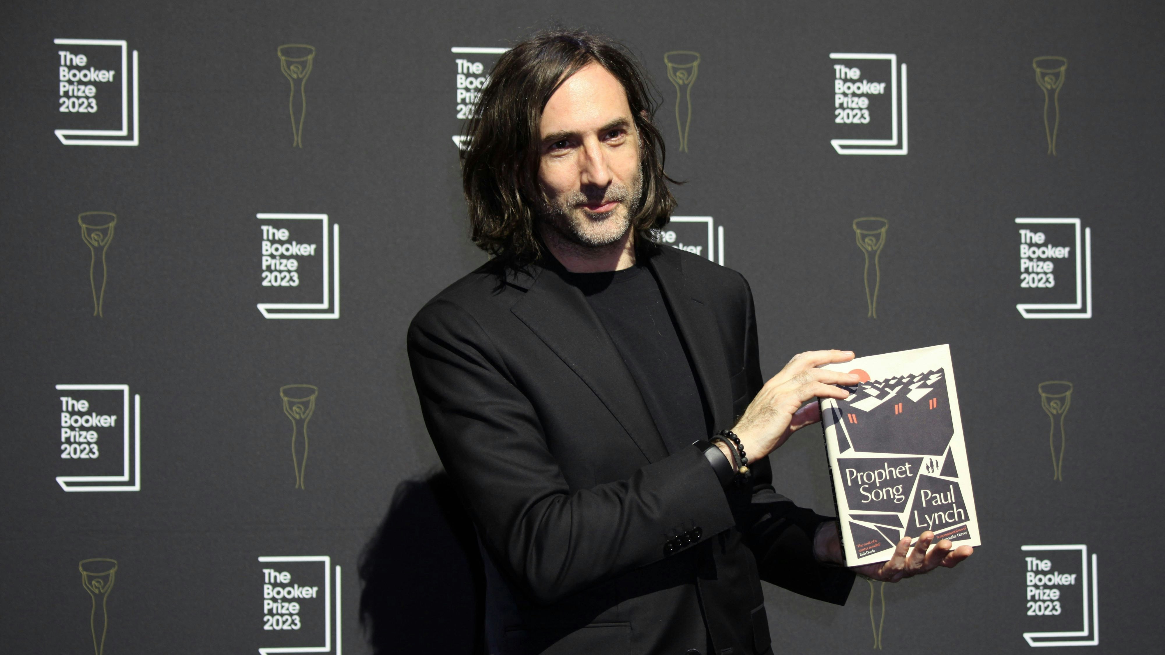 The short listed authors for the 2023 Booker Prize. London, UK. Paul Lynch poses with his novel Prophet Song as one of short listed authors for the 2023 Booker Prize. Queen Elizabeth Hall, Southbank Centre. The winner will be announced on Sunday 26th November. Photocall. 23rd November 2023. LMK11-S241123-001. PUBLICATIONxNOTxINxUKxUSAxCAN