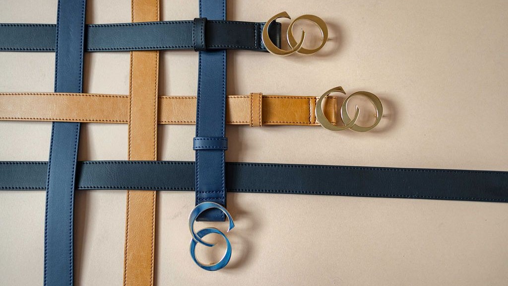 Mit dem Logo ausgestattet: Die ZOLA Gürtel von Consches wurden ebenfalls aus dem veganen Lederersatz Viridis gefertigt.