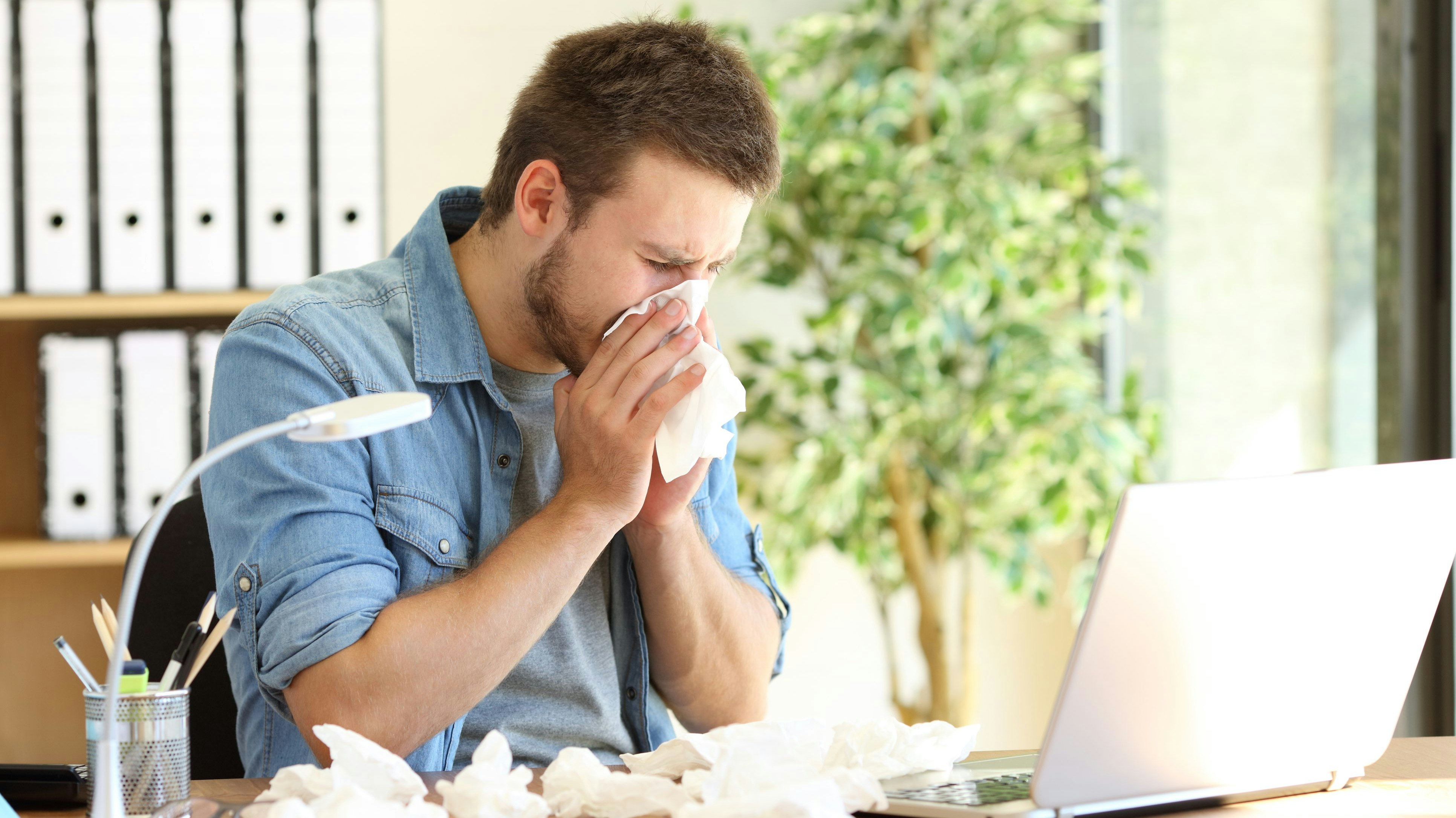 Immer mehr Menschen arbeiten, obwohl sie krank sind.
