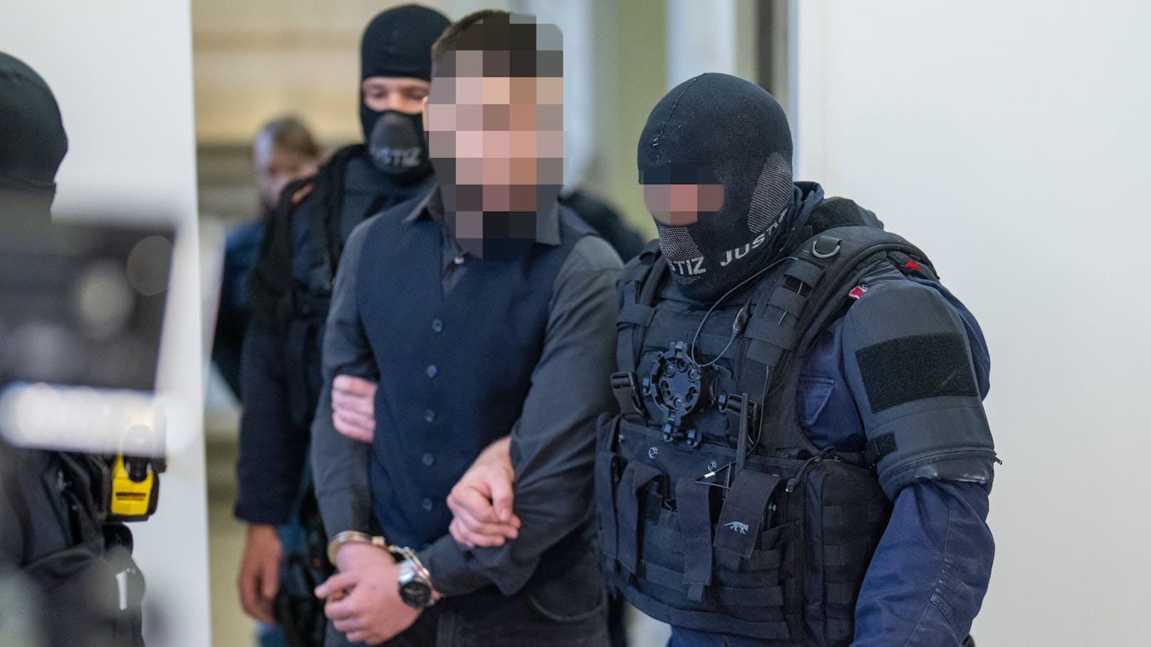 Beide waren bereits zuvor wegen terroristischer Vereinigung zu teilbedingten Haftstrafen verurteilt worden.