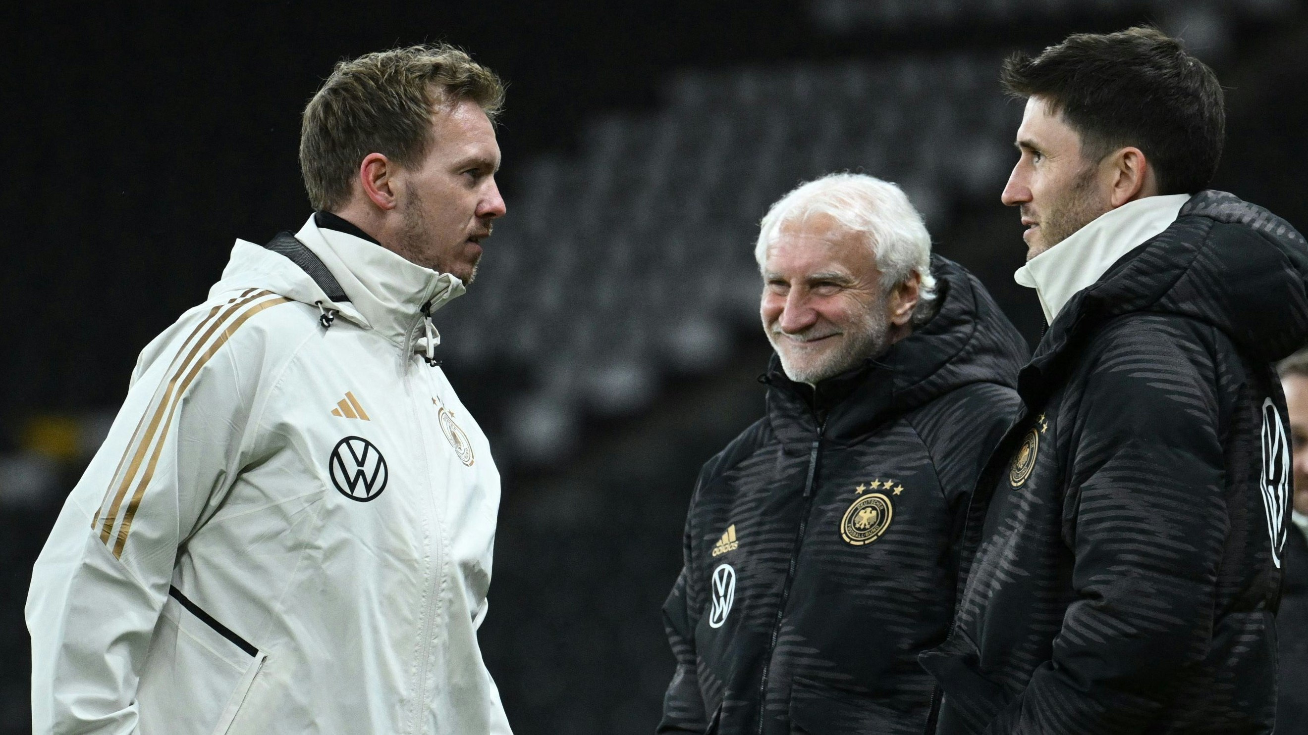 DFB-Coach Julian Nagelsmann soll ins zweite Glied zurückrücken, fordert Berti Vogts. 