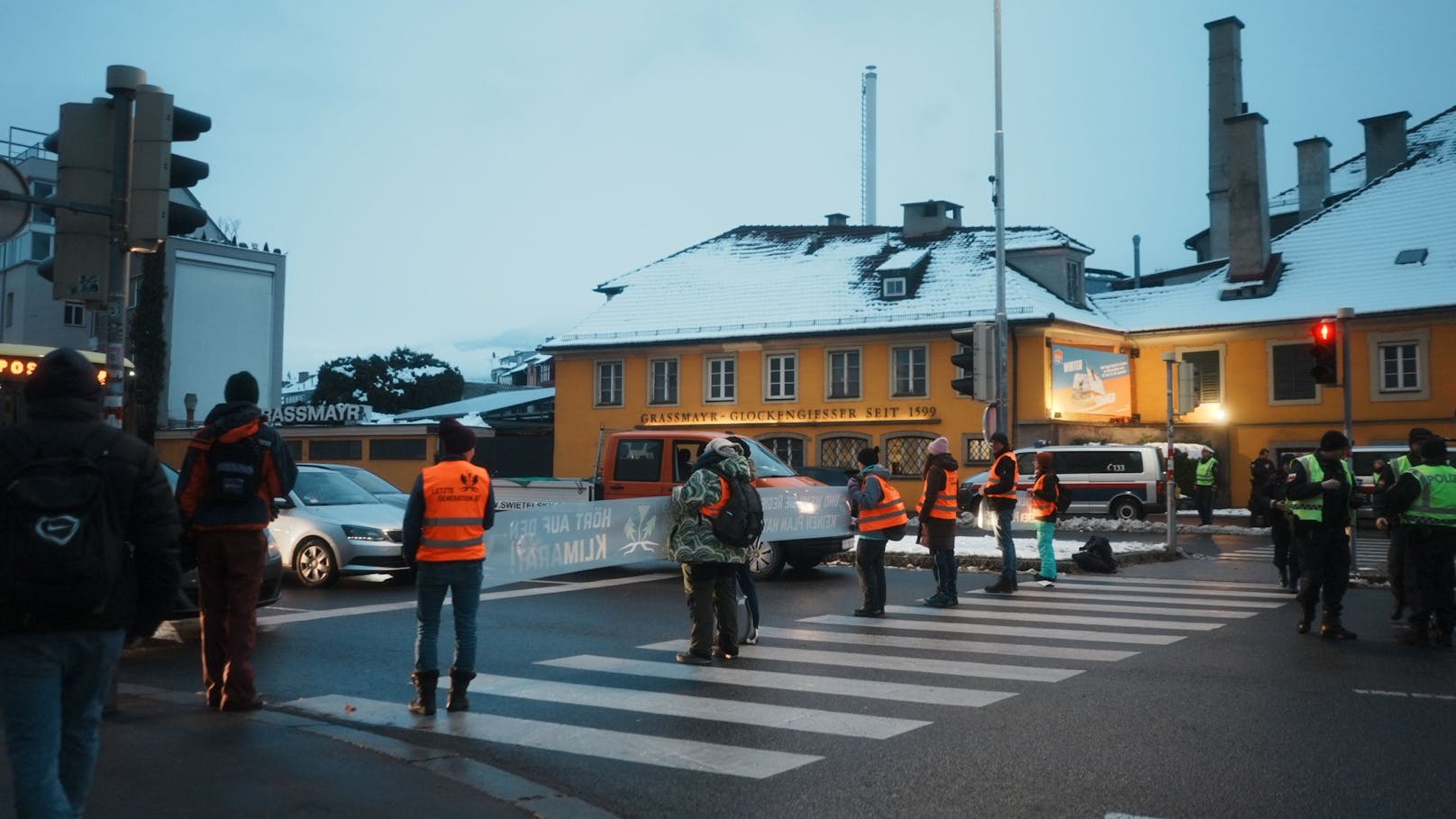 Klima-Protest lähmt Verkehr in Landeshauptstadt