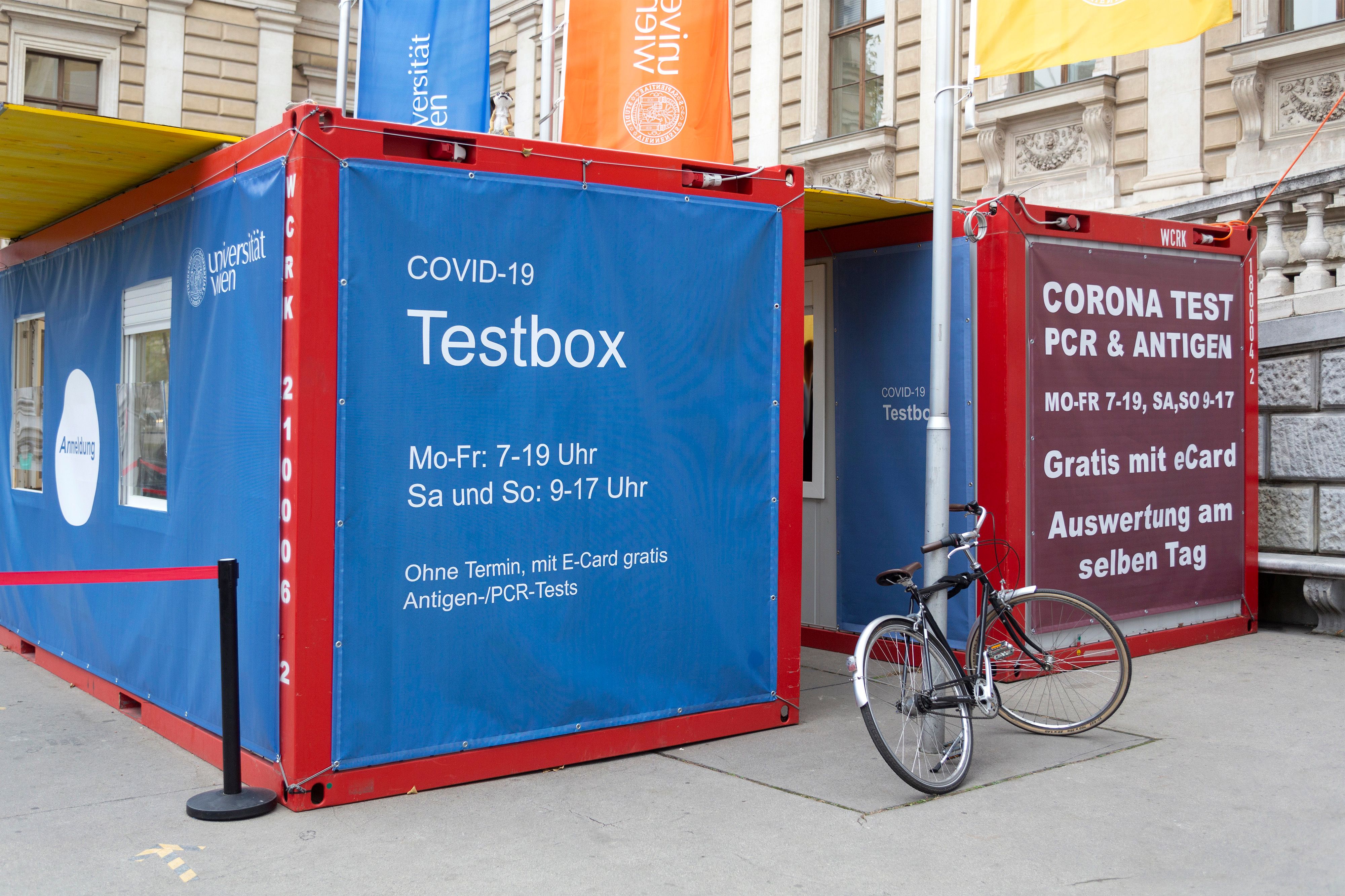 Angesichts steigender Corona-Zahlen schützen sich Wiens Spitäler mit einer neuen Testpflicht (Archivfoto)