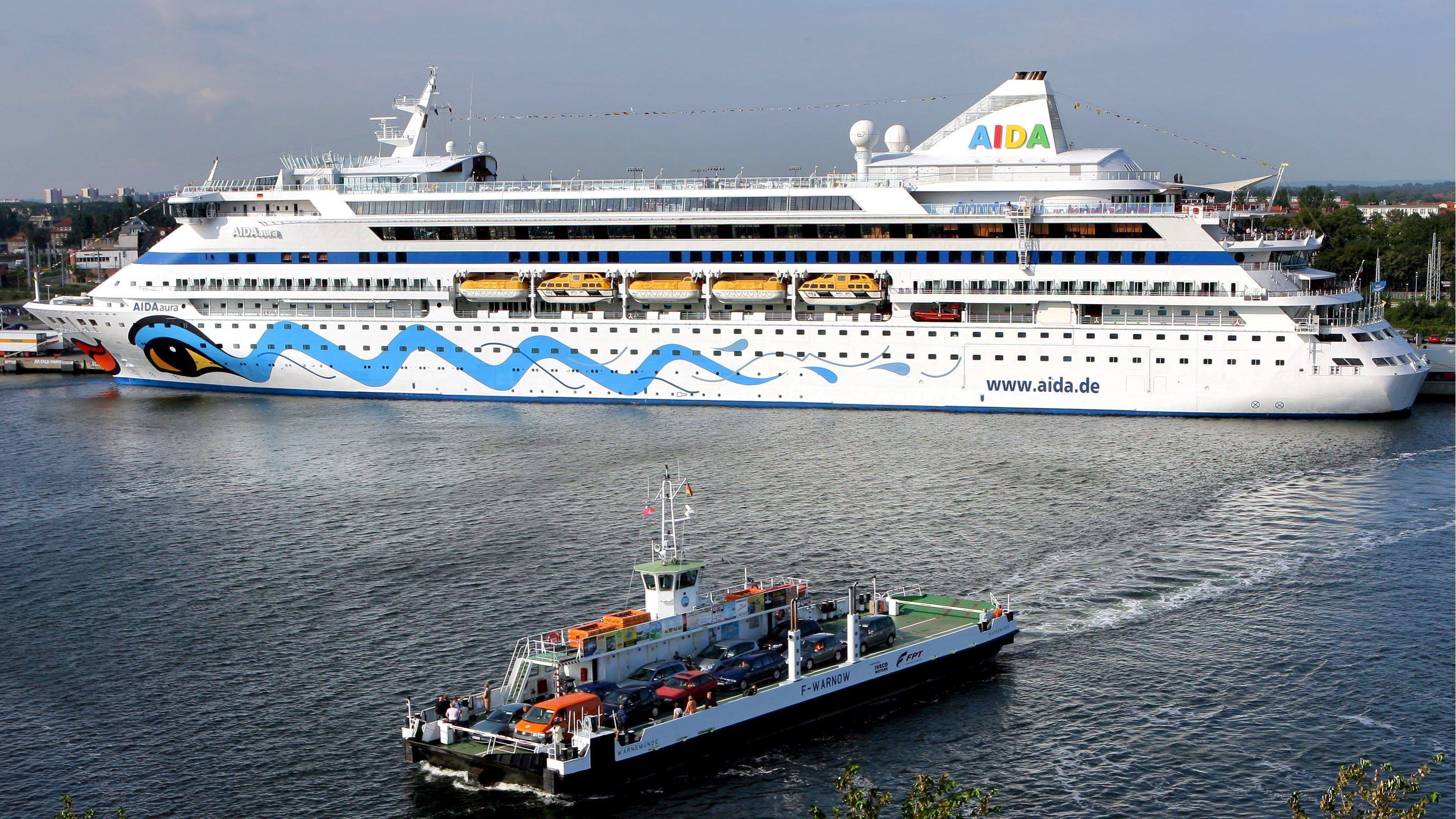 Eigentlich hätte die AIDAura als 3-Jahres-Kreuzfahrt-Schiff herhalten sollen, doch dann kam der Kauf doch nicht zustande.